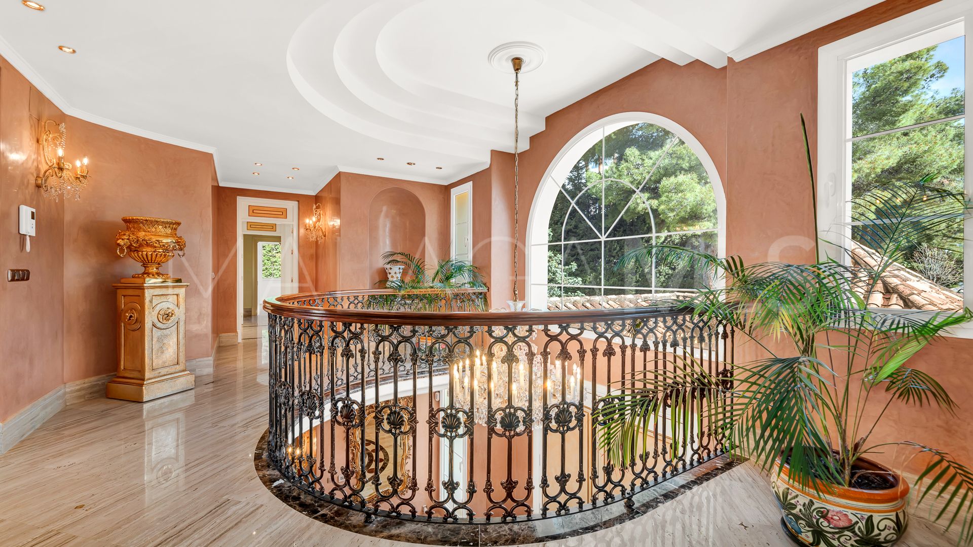 Villa for sale in Marbella Golden Mile