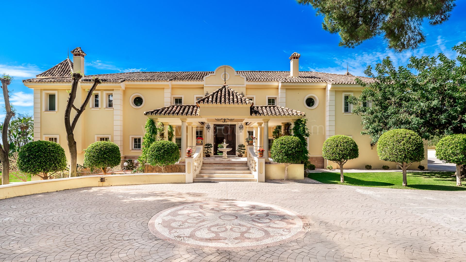 Villa méditerranéenne classique avec vues sur la mer à Sierra Blanca