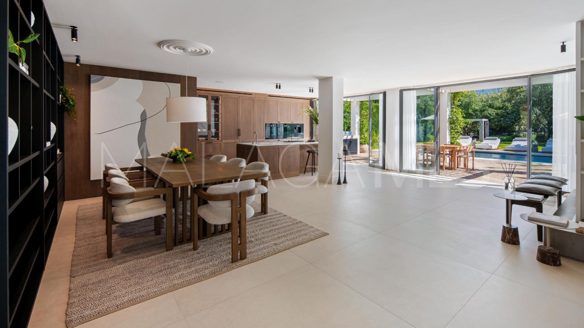 Buy villa with 4 bedrooms in Nueva Andalucia