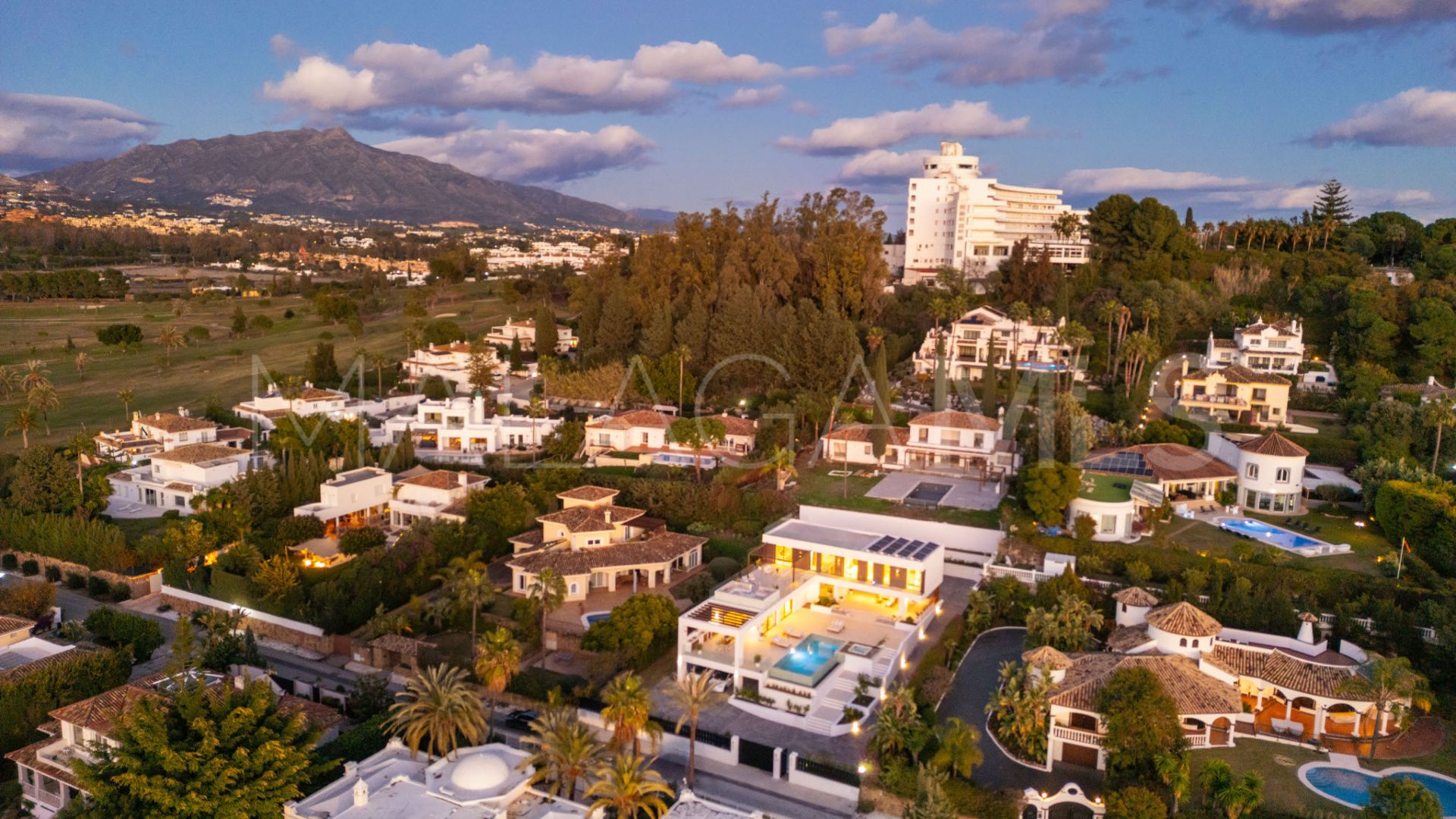 Villa for sale in El Paraiso