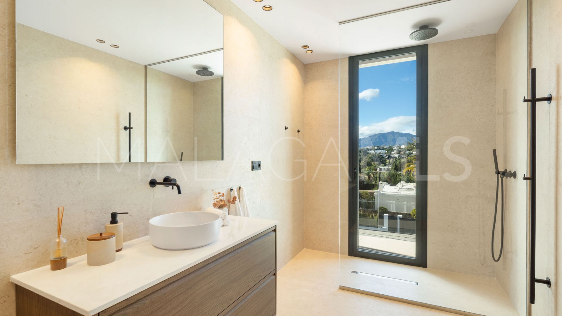 Villa for sale in El Paraiso