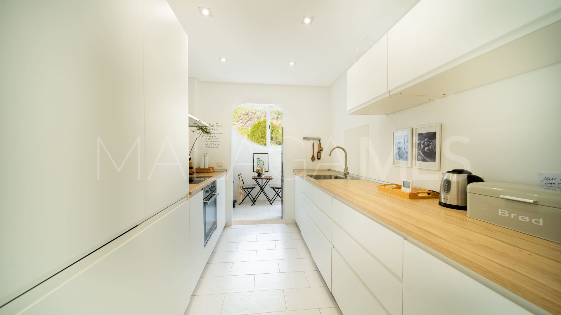 For sale apartment in Calahonda with 2 bedrooms