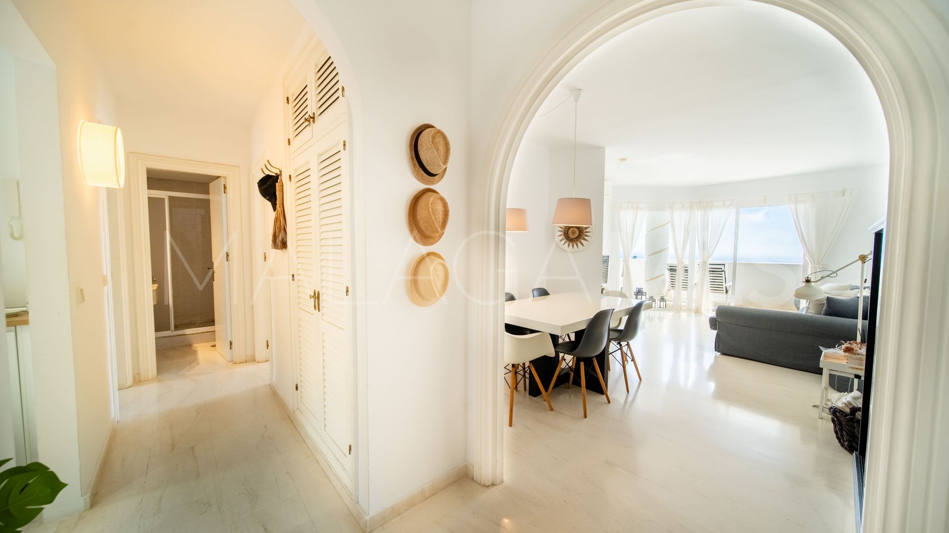 For sale apartment in Calahonda with 2 bedrooms