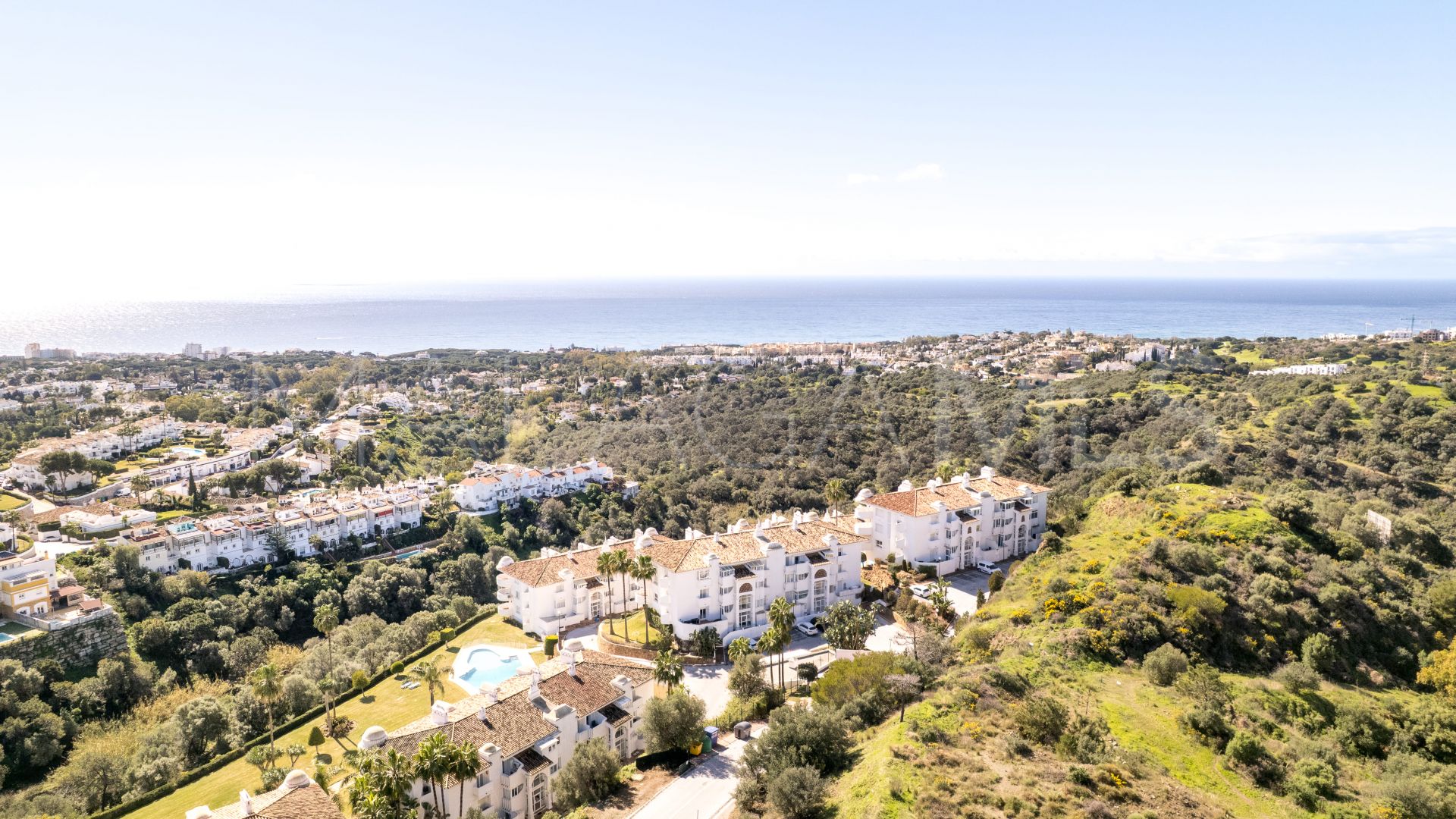 For sale apartment in Calahonda with 2 bedrooms