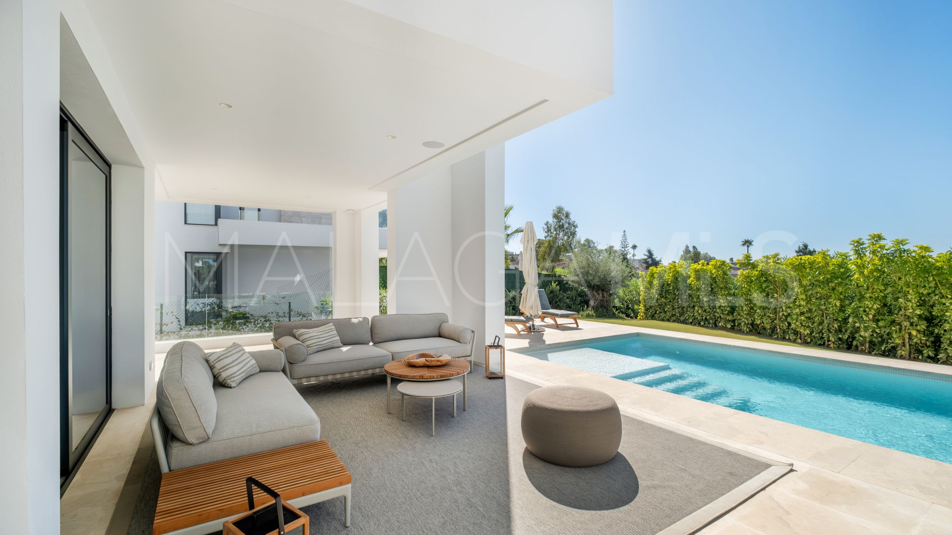 El Paraiso villa for sale