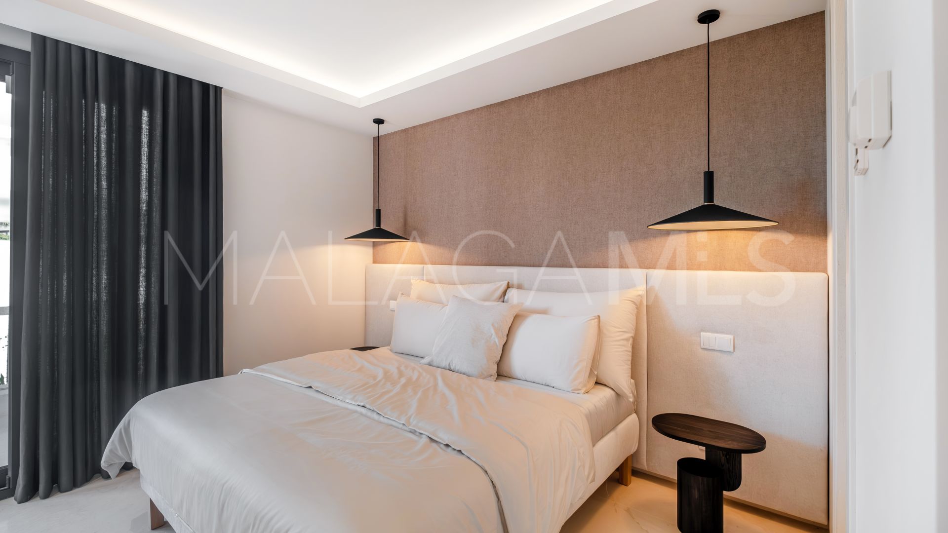 El Paraiso villa for sale