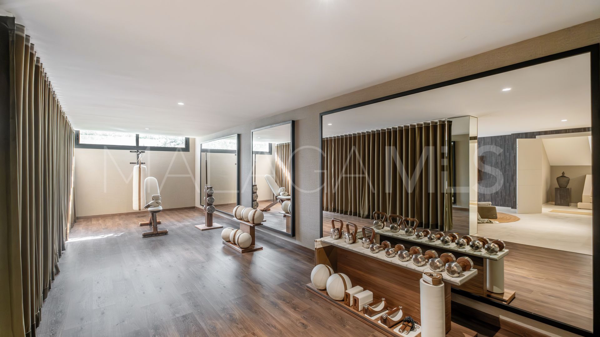 El Paraiso villa for sale