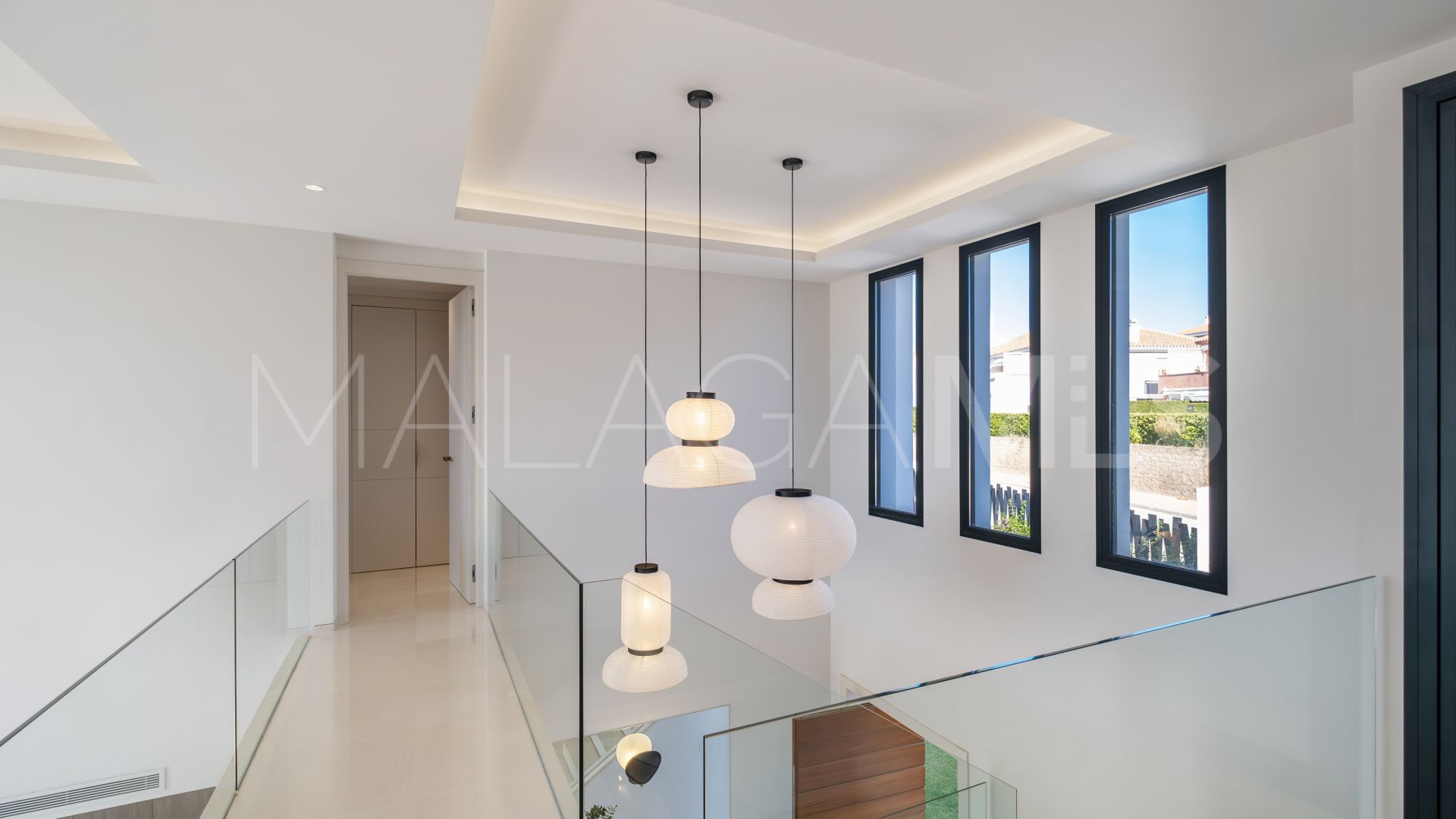 El Paraiso villa for sale