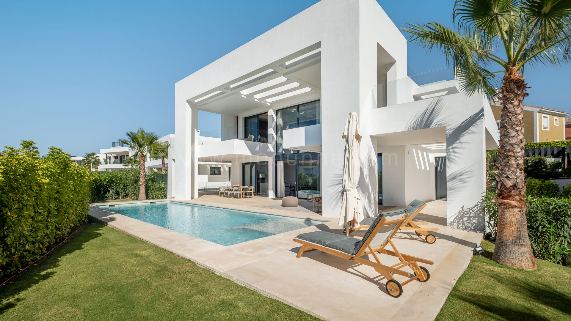 Villa moderne de six chambres à El Paraiso, Estepona