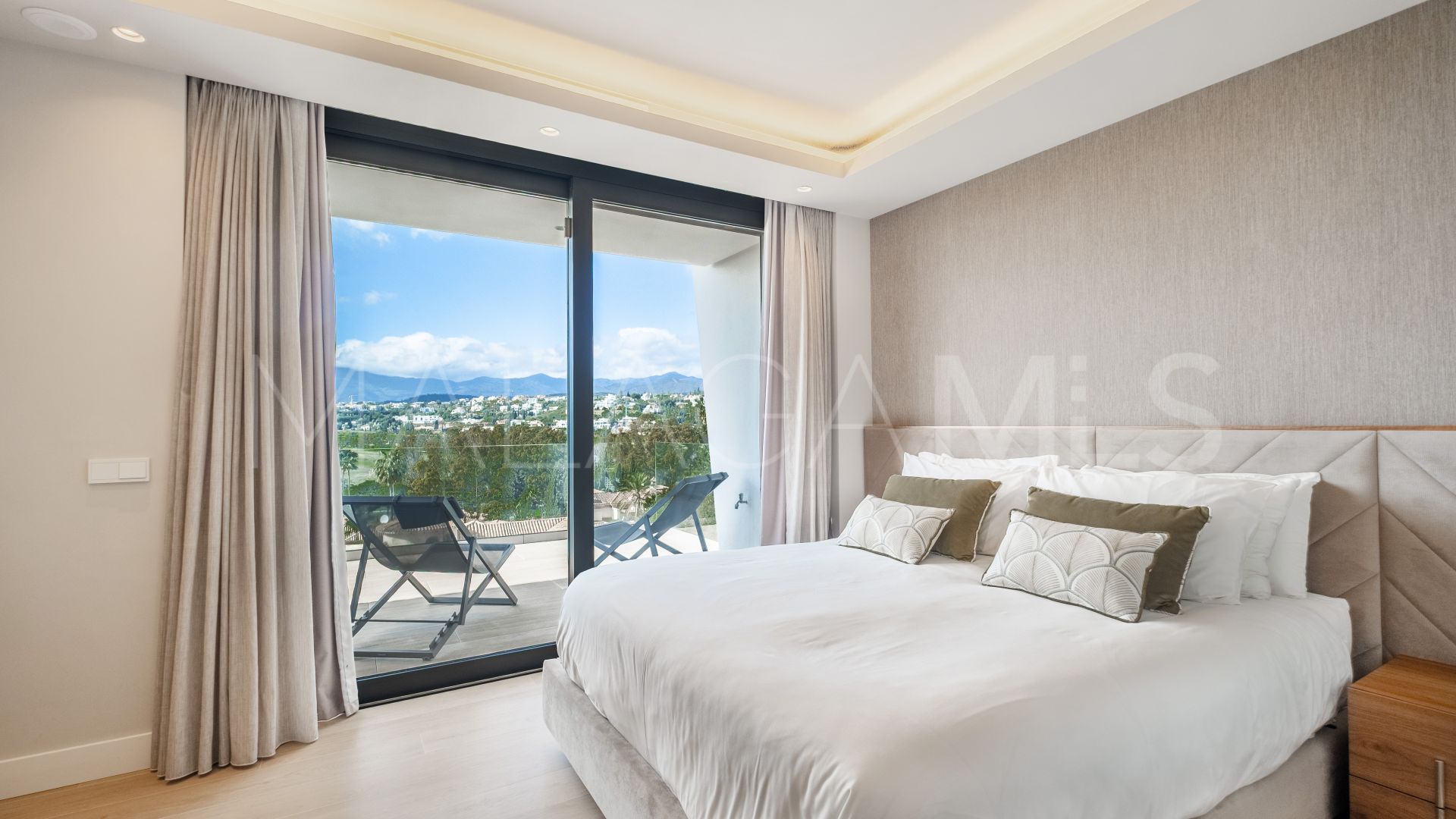 Villa for sale in El Paraiso