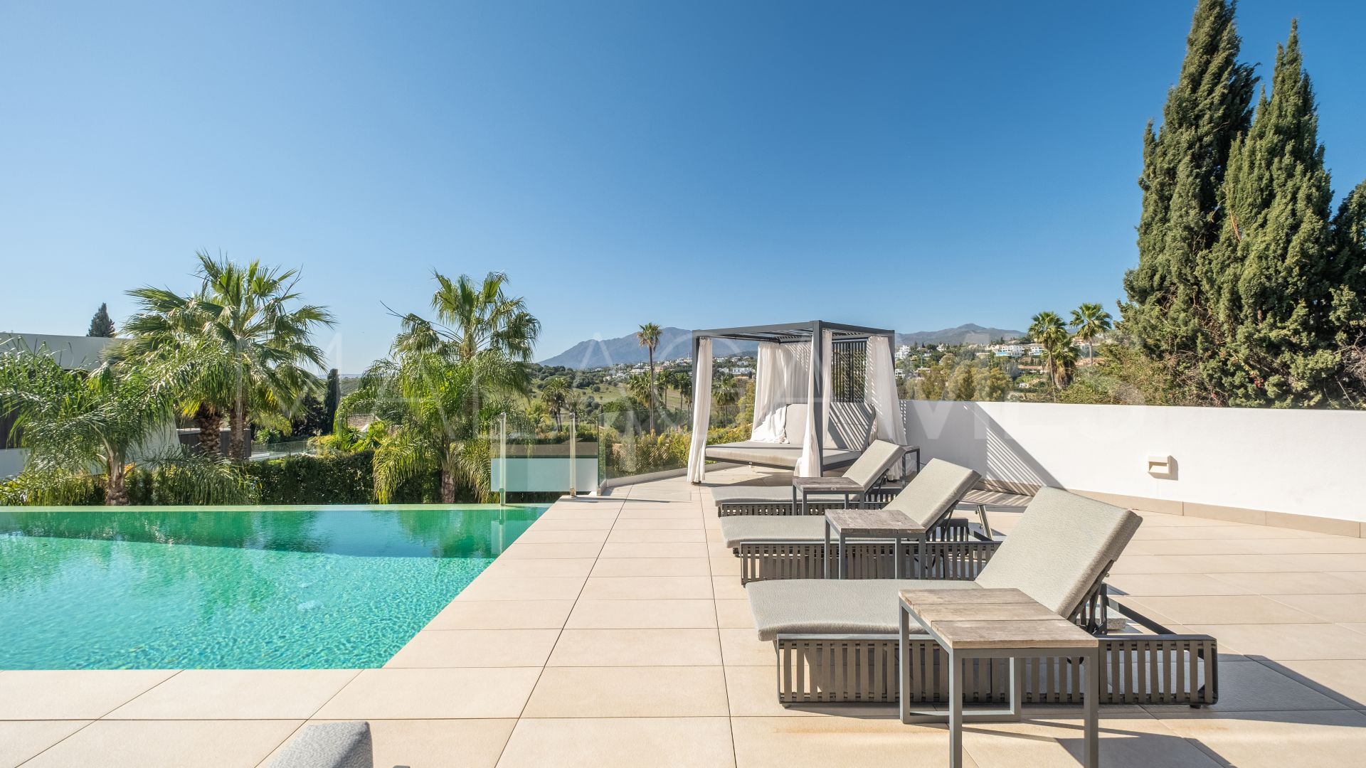 Villa for sale in El Paraiso