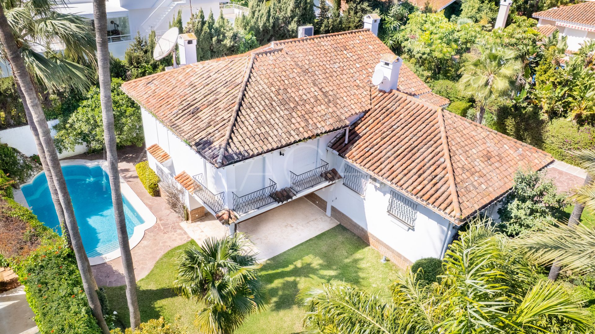 Villa for sale de 6 bedrooms in Los Monteros Playa