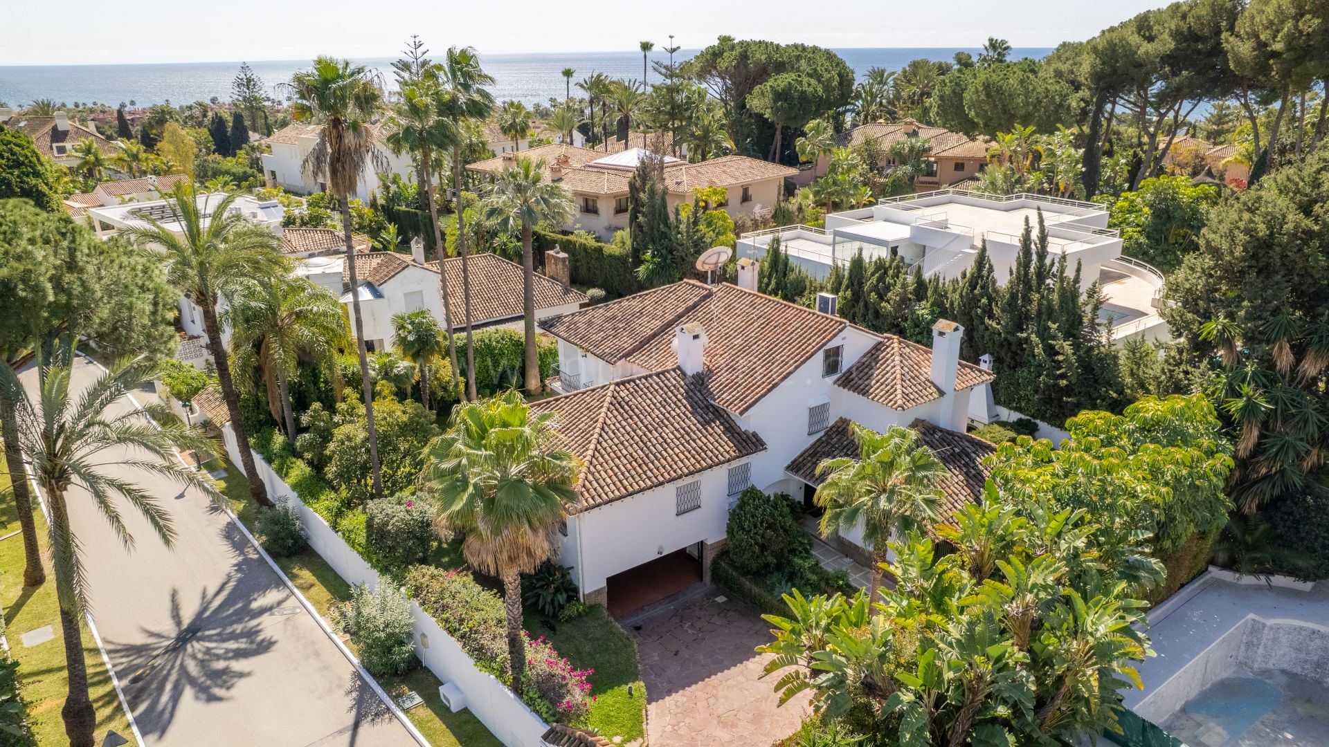 Beachside Villa - Renovation Potential, Los Monteros, Marbella