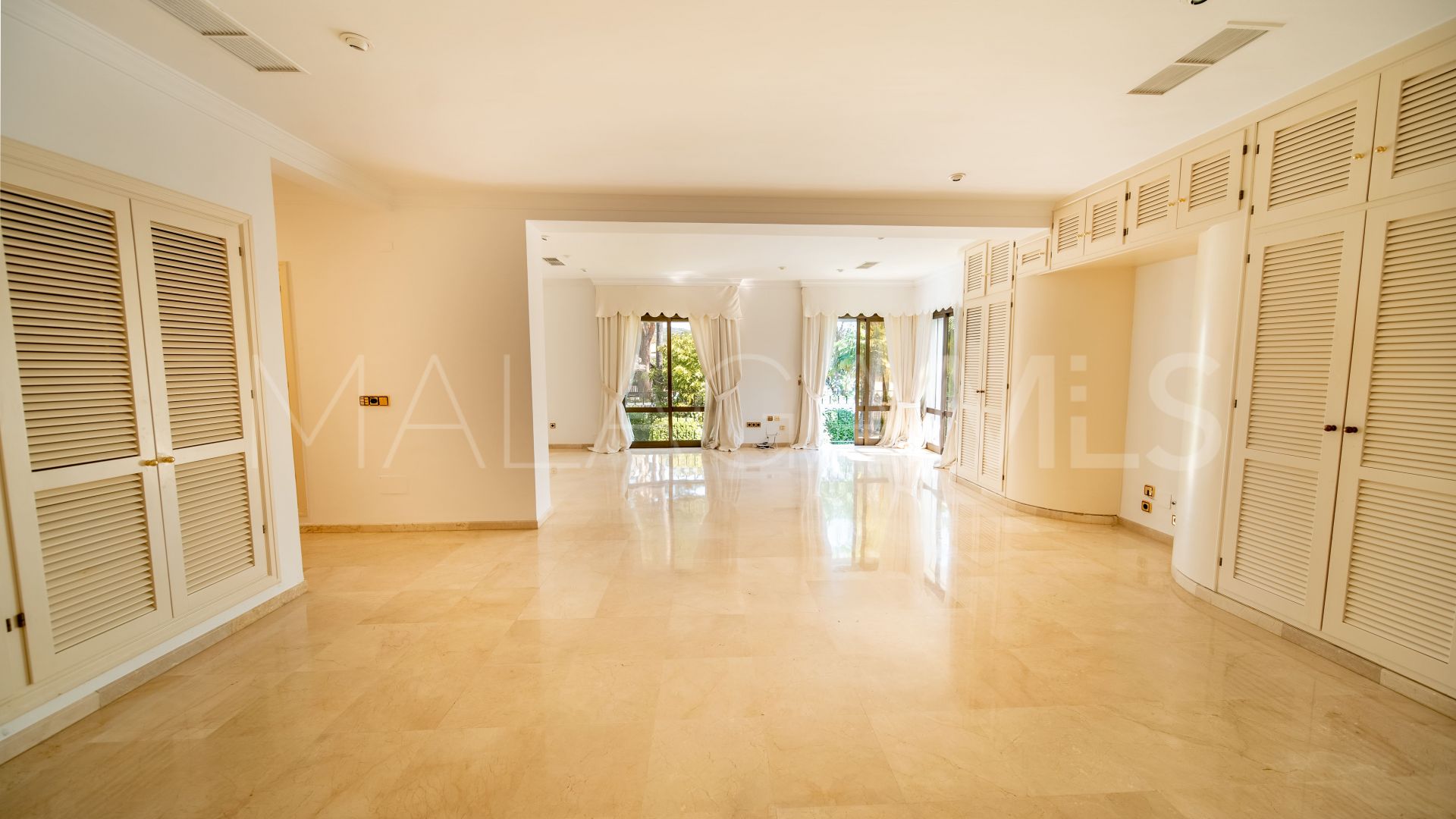 Villa for sale de 6 bedrooms in Los Monteros Playa