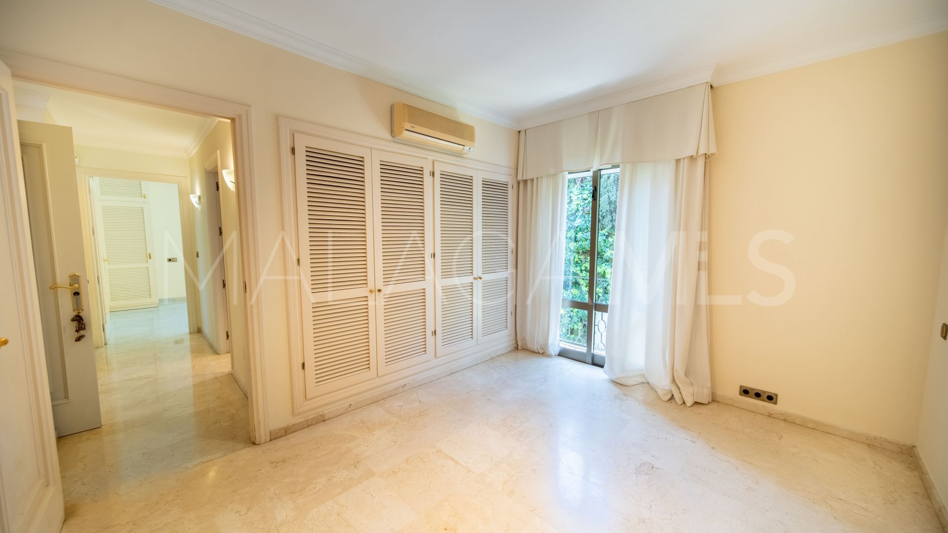 Villa for sale de 6 bedrooms in Los Monteros Playa