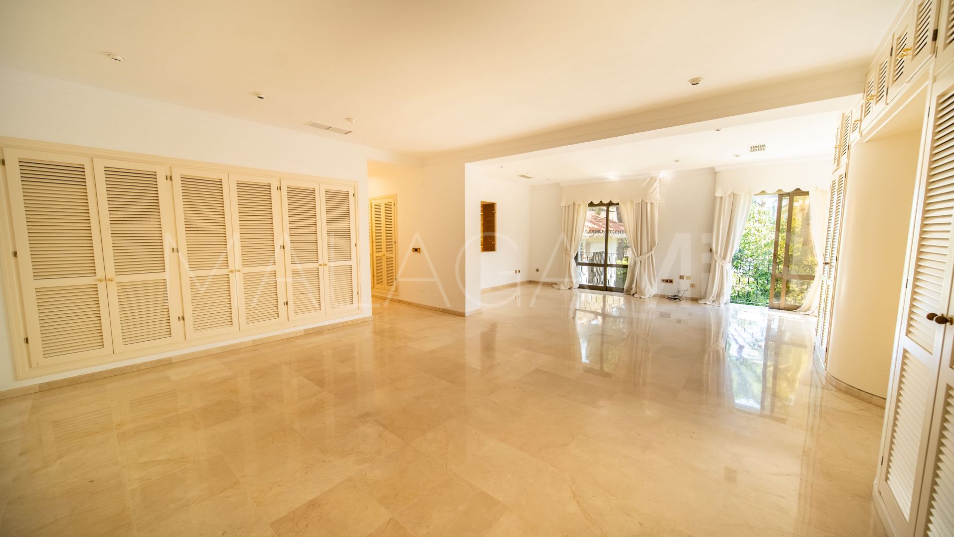 Villa for sale de 6 bedrooms in Los Monteros Playa