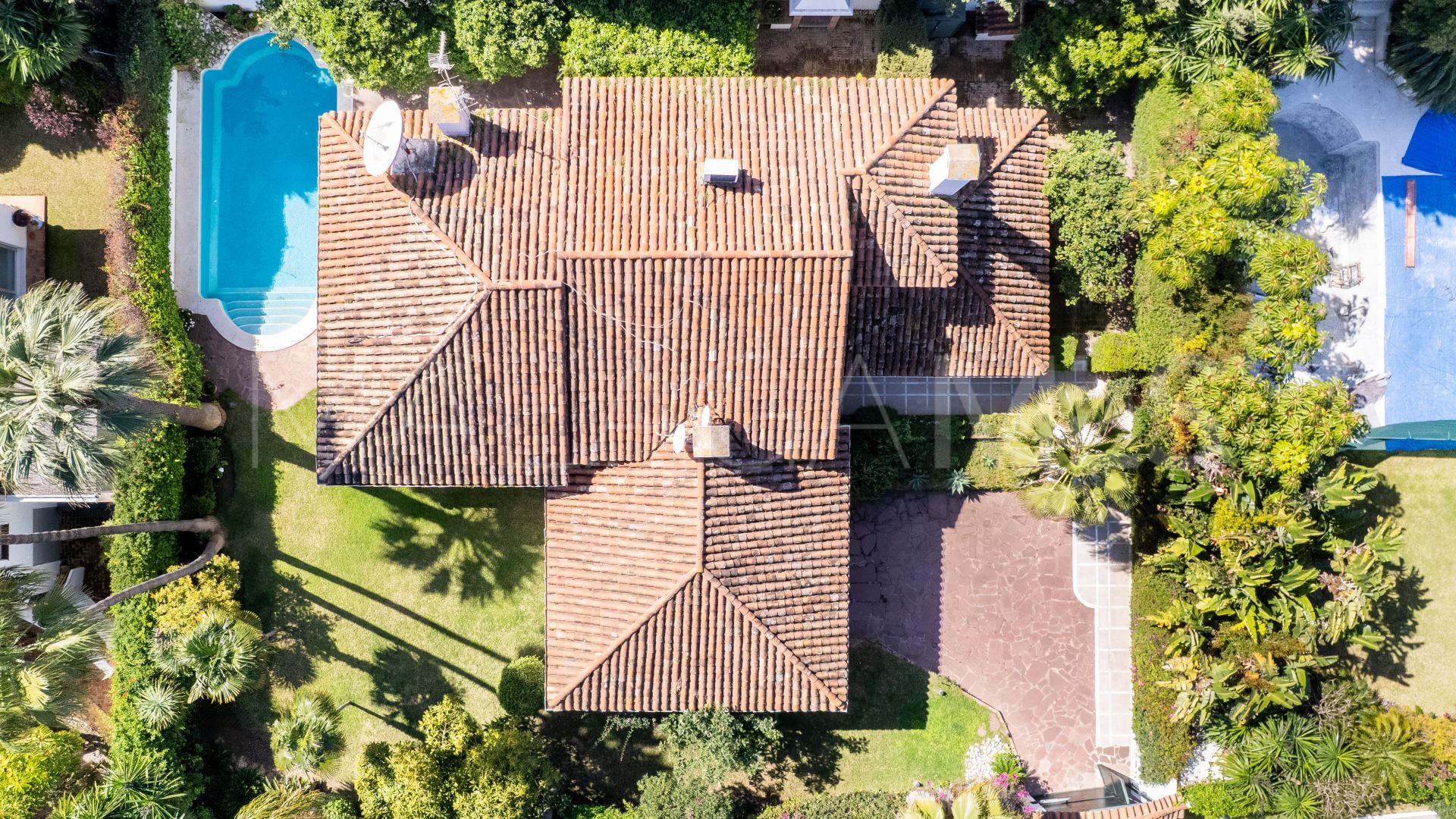 Villa for sale de 6 bedrooms in Los Monteros Playa