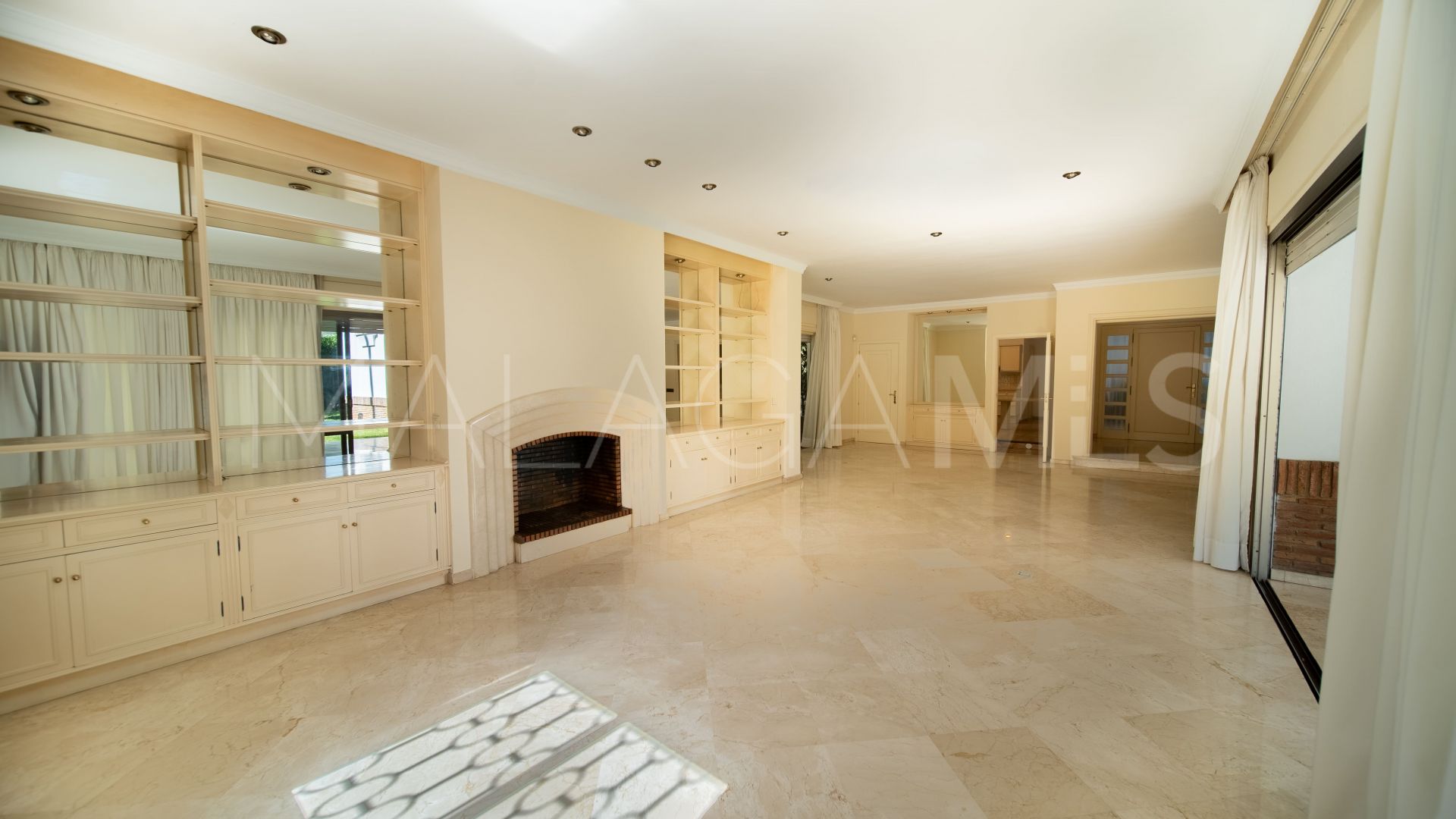 Villa for sale de 6 bedrooms in Los Monteros Playa