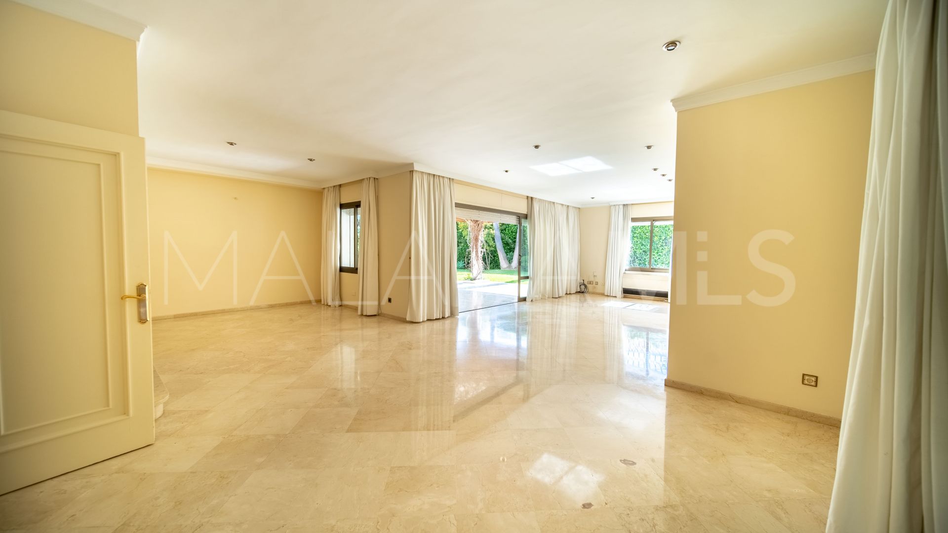 Villa for sale de 6 bedrooms in Los Monteros Playa