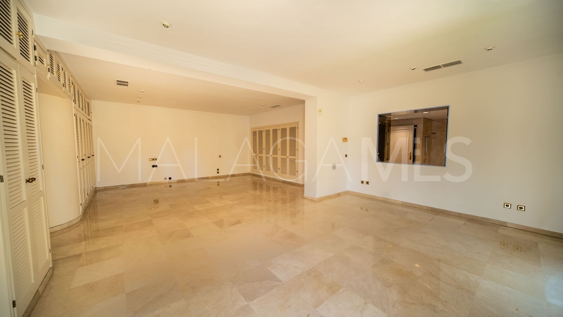 Villa for sale de 6 bedrooms in Los Monteros Playa