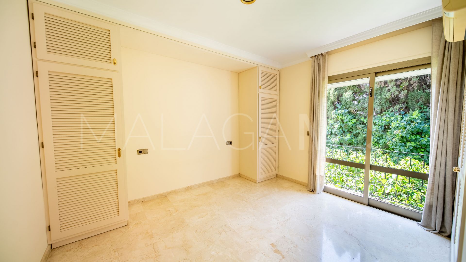 Villa for sale de 6 bedrooms in Los Monteros Playa