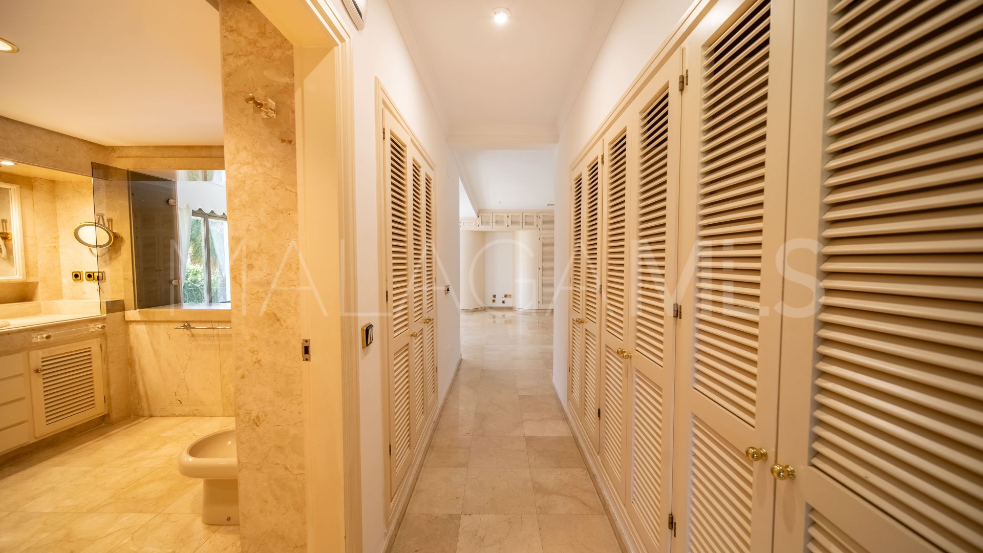 Villa for sale de 6 bedrooms in Los Monteros Playa