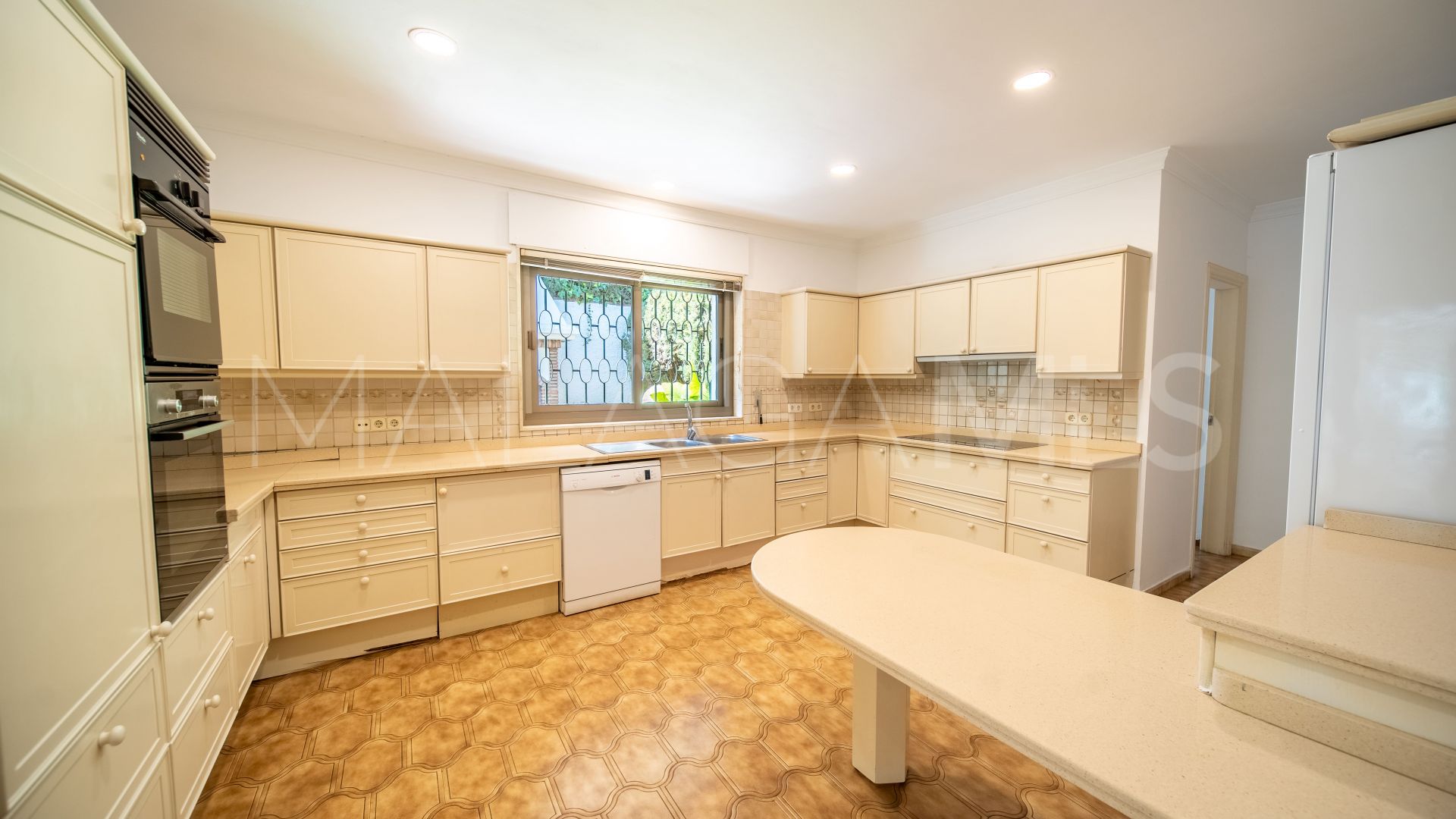 Villa for sale de 6 bedrooms in Los Monteros Playa