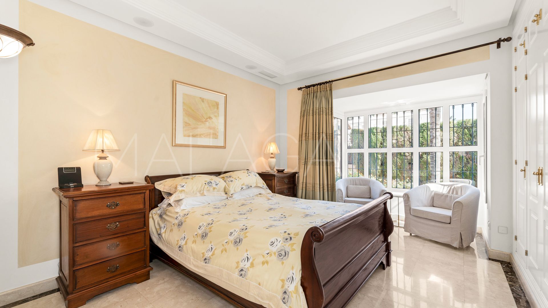 Villa for sale in Nueva Andalucia with 6 bedrooms