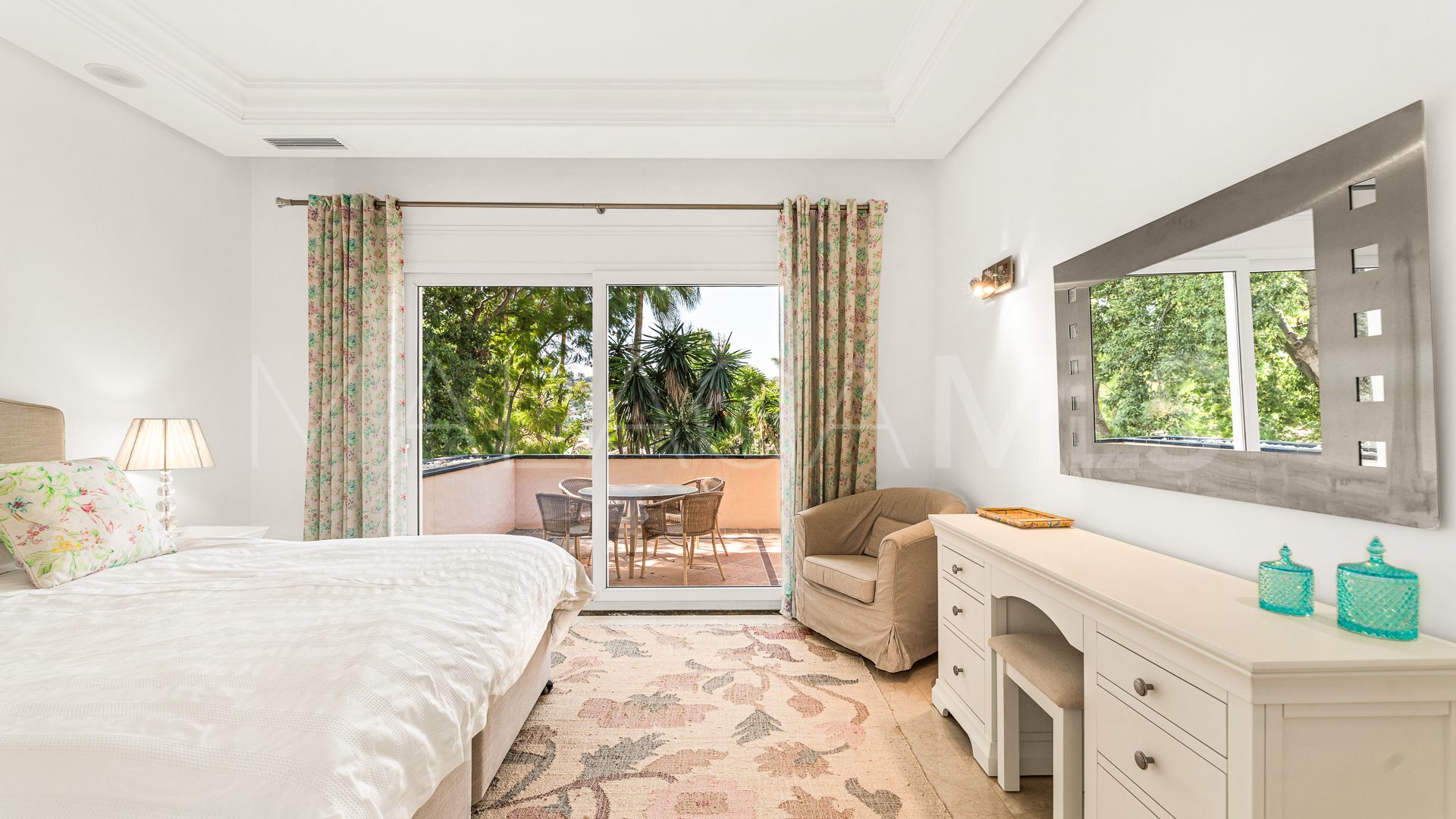 Villa for sale in Nueva Andalucia with 6 bedrooms