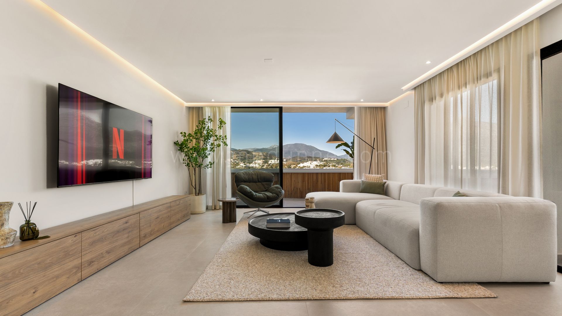 Renovated Penthouse with Sea & Mountain Views