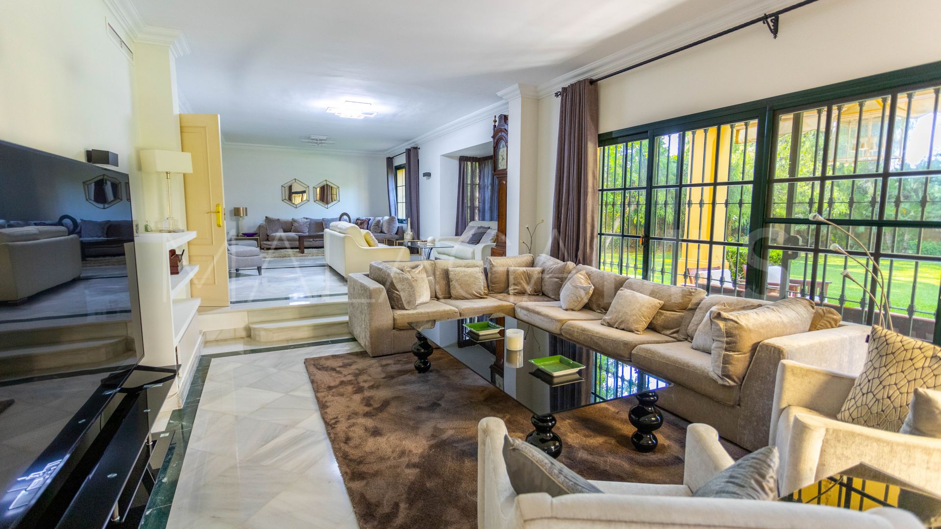 Villa for sale in Guadalmina Baja