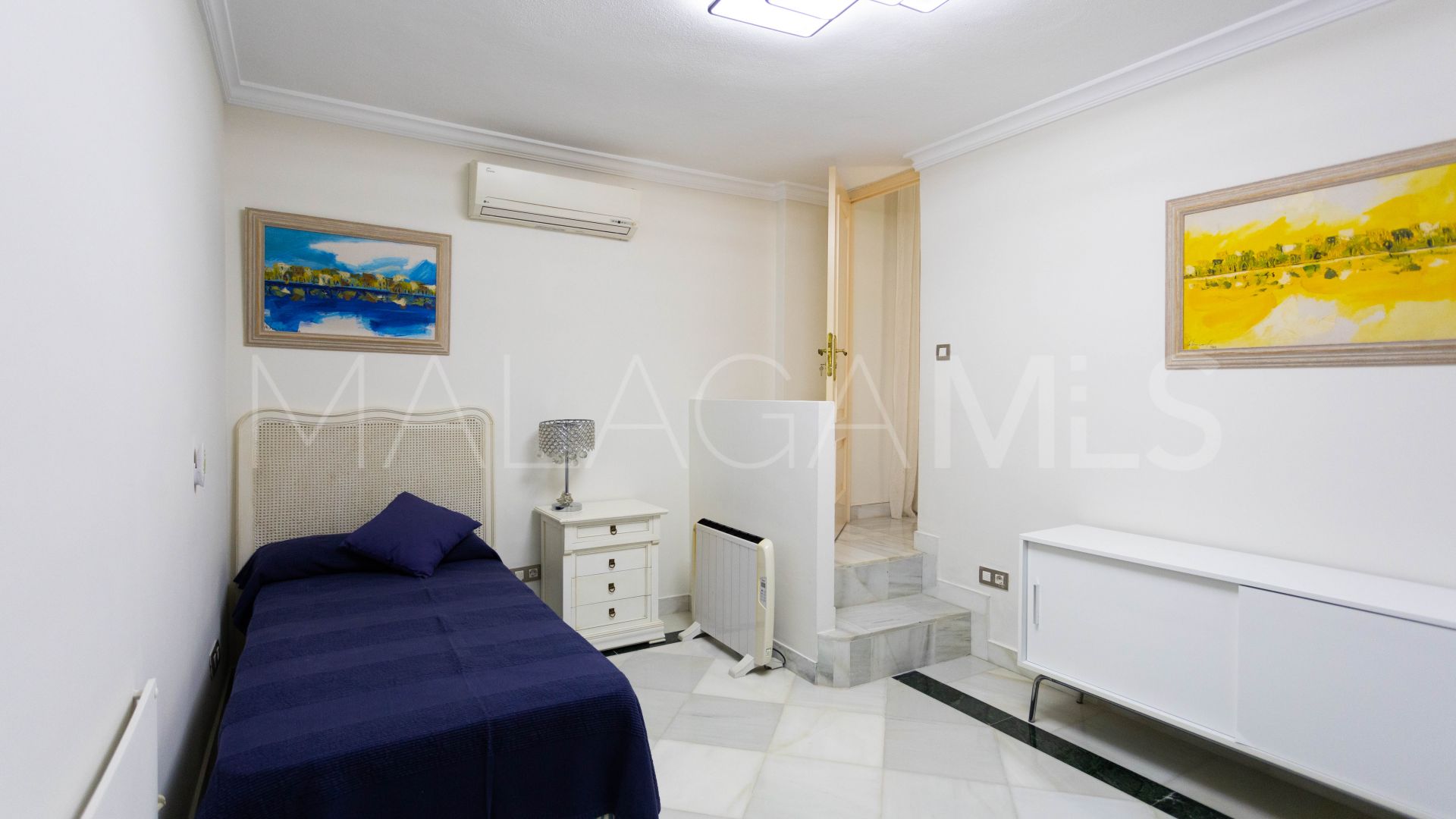 Villa for sale in Guadalmina Baja