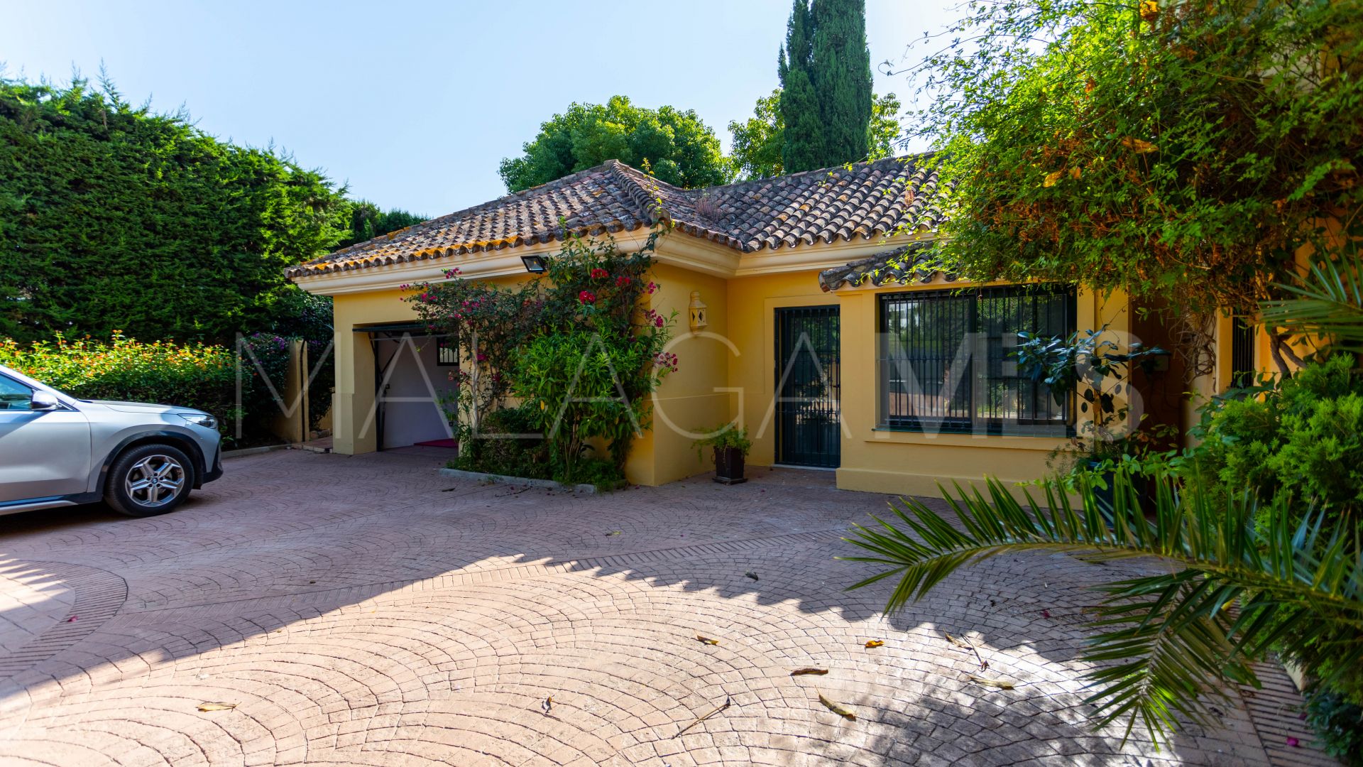 Villa for sale in Guadalmina Baja
