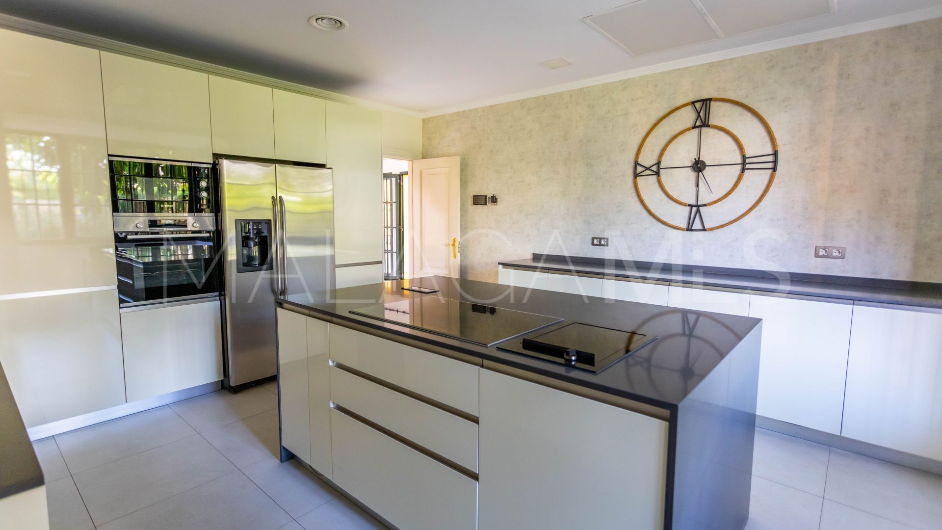 Villa for sale in Guadalmina Baja