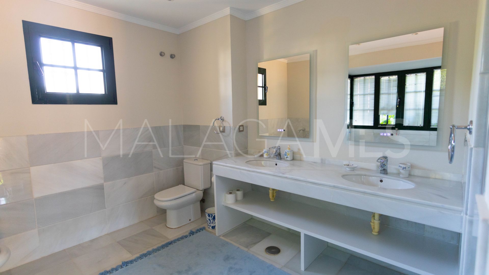 Villa for sale in Guadalmina Baja