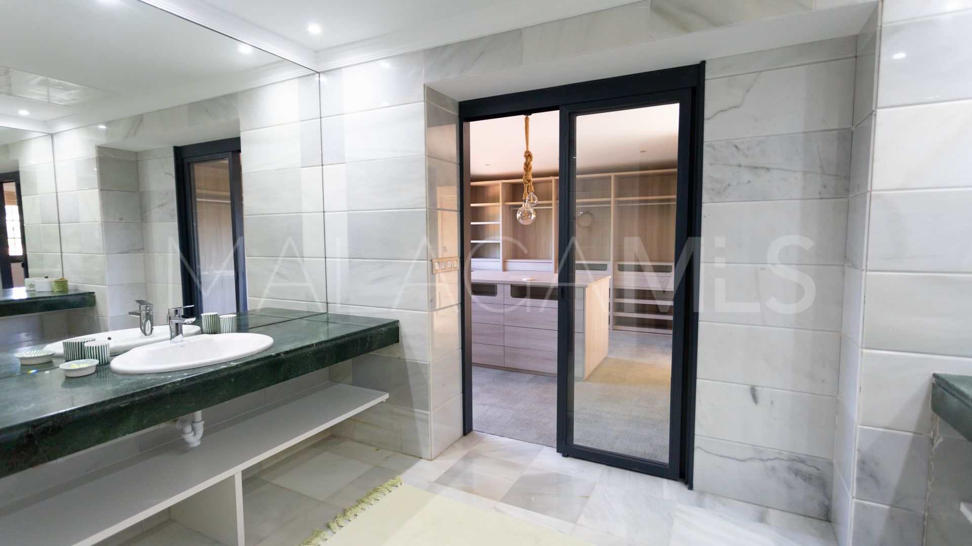 Villa for sale in Guadalmina Baja