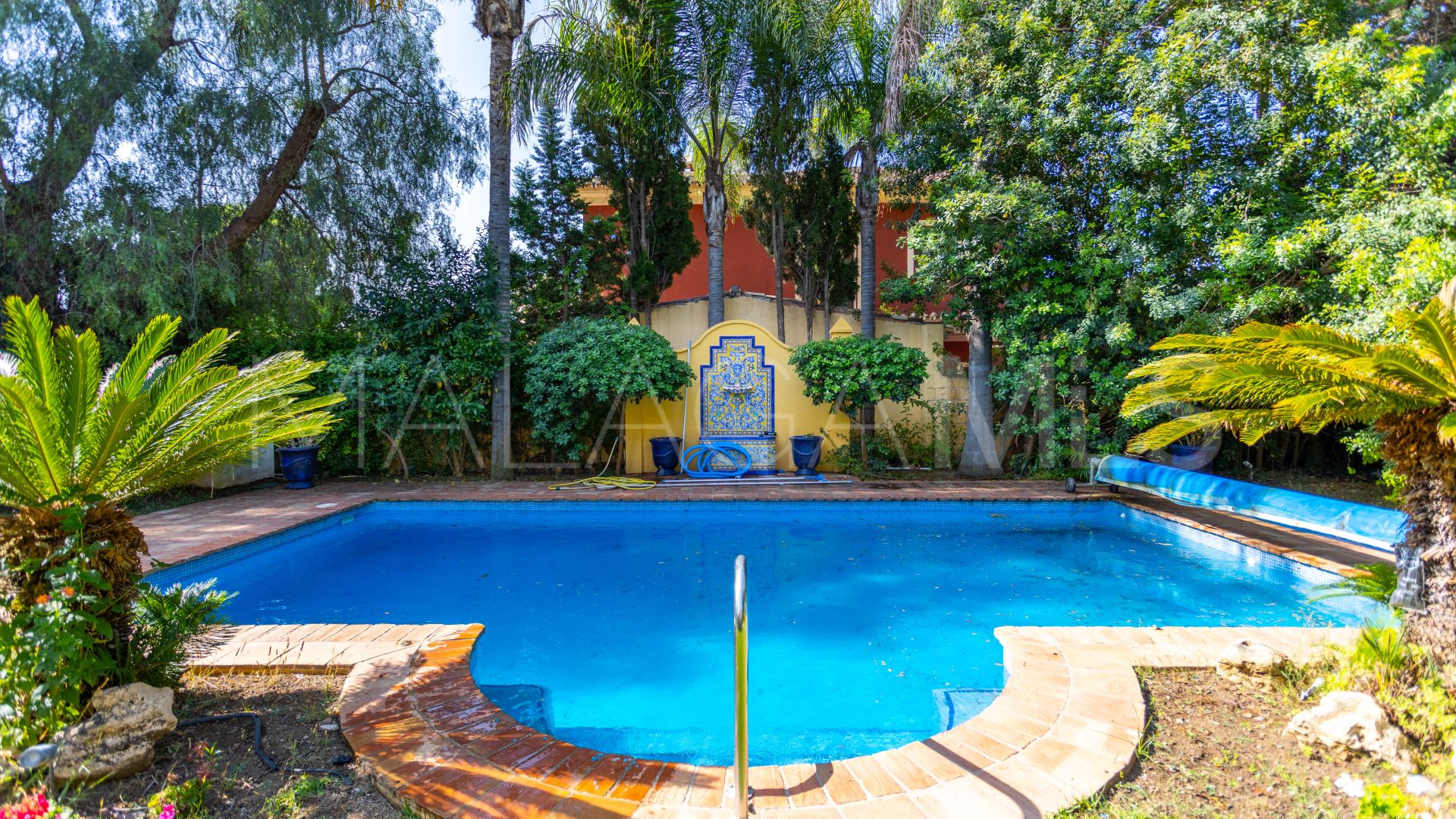 Villa for sale in Guadalmina Baja
