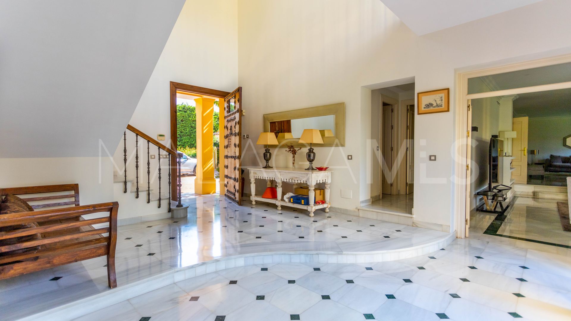 Villa for sale in Guadalmina Baja