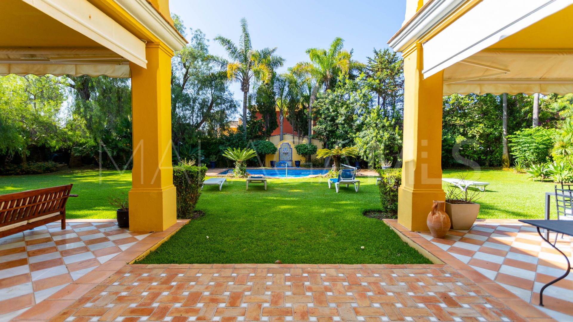 Villa for sale in Guadalmina Baja