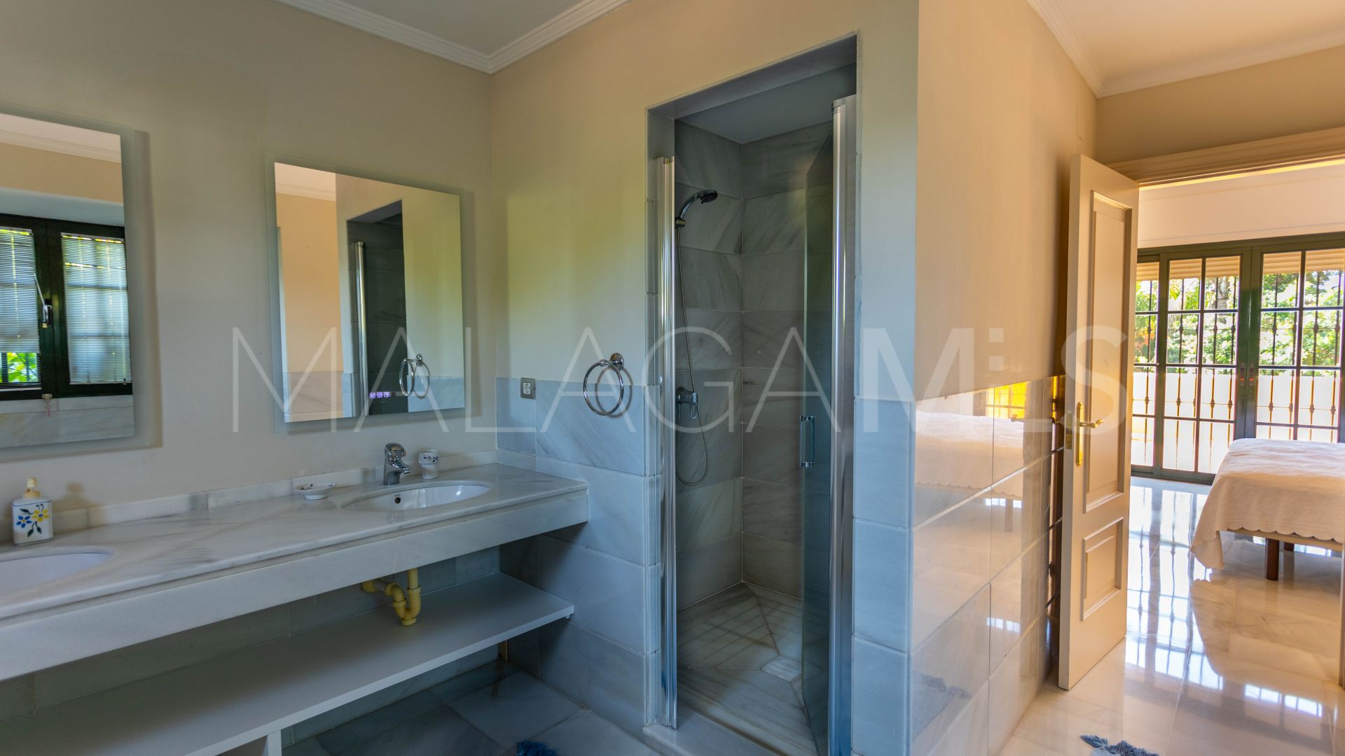 Villa for sale in Guadalmina Baja