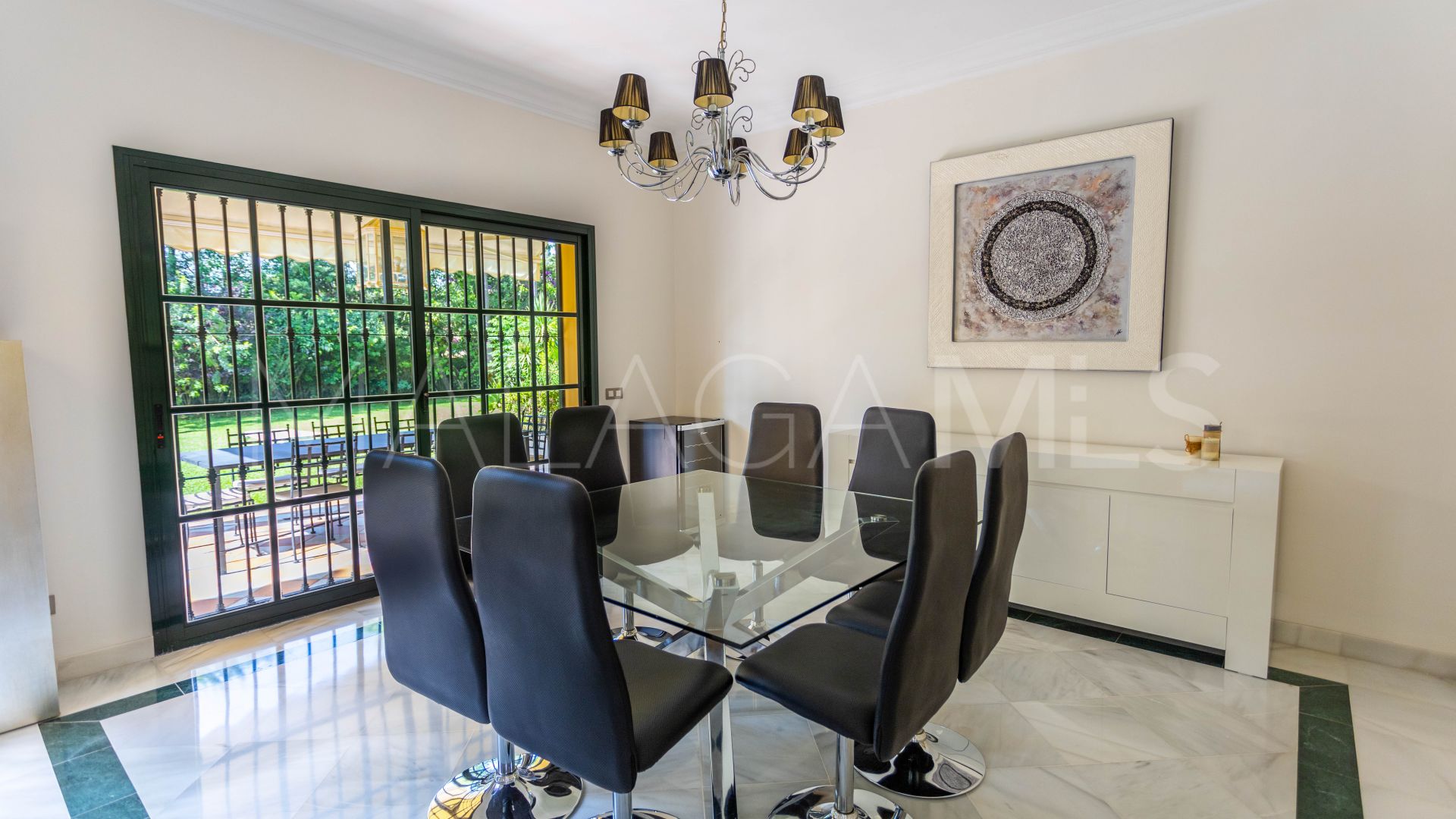 Villa for sale in Guadalmina Baja