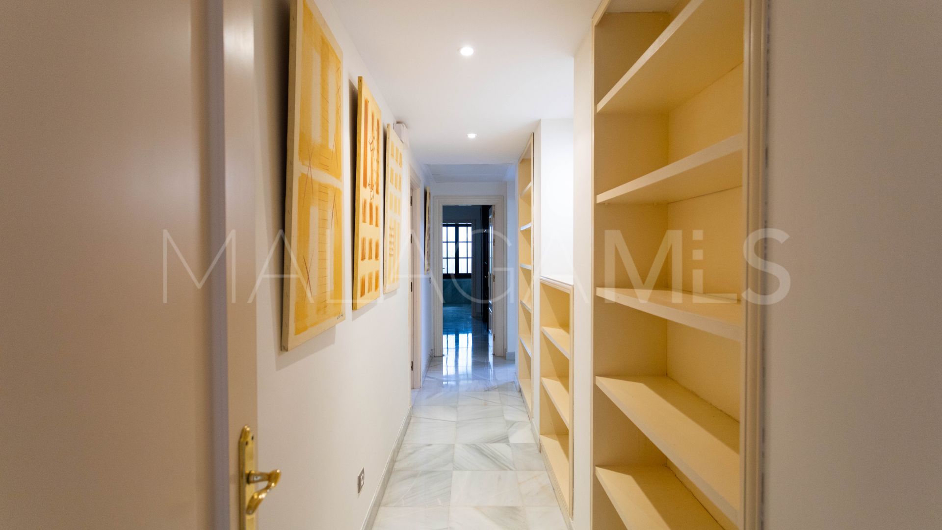 Villa for sale in Guadalmina Baja