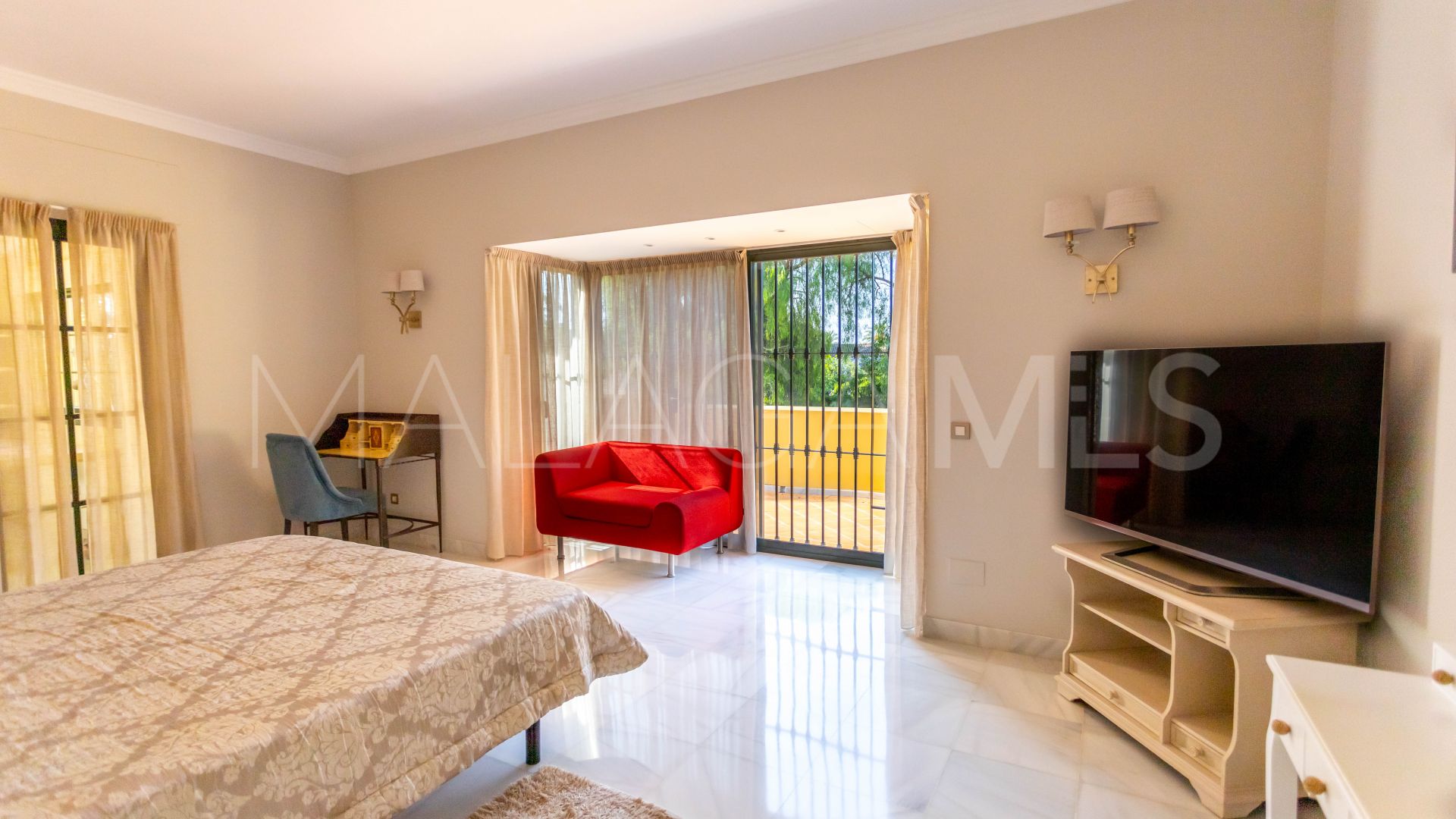 Villa for sale in Guadalmina Baja