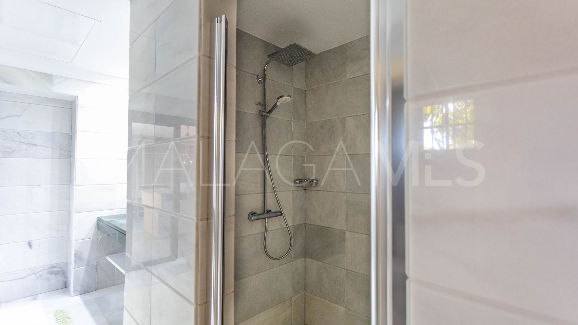 Villa for sale in Guadalmina Baja