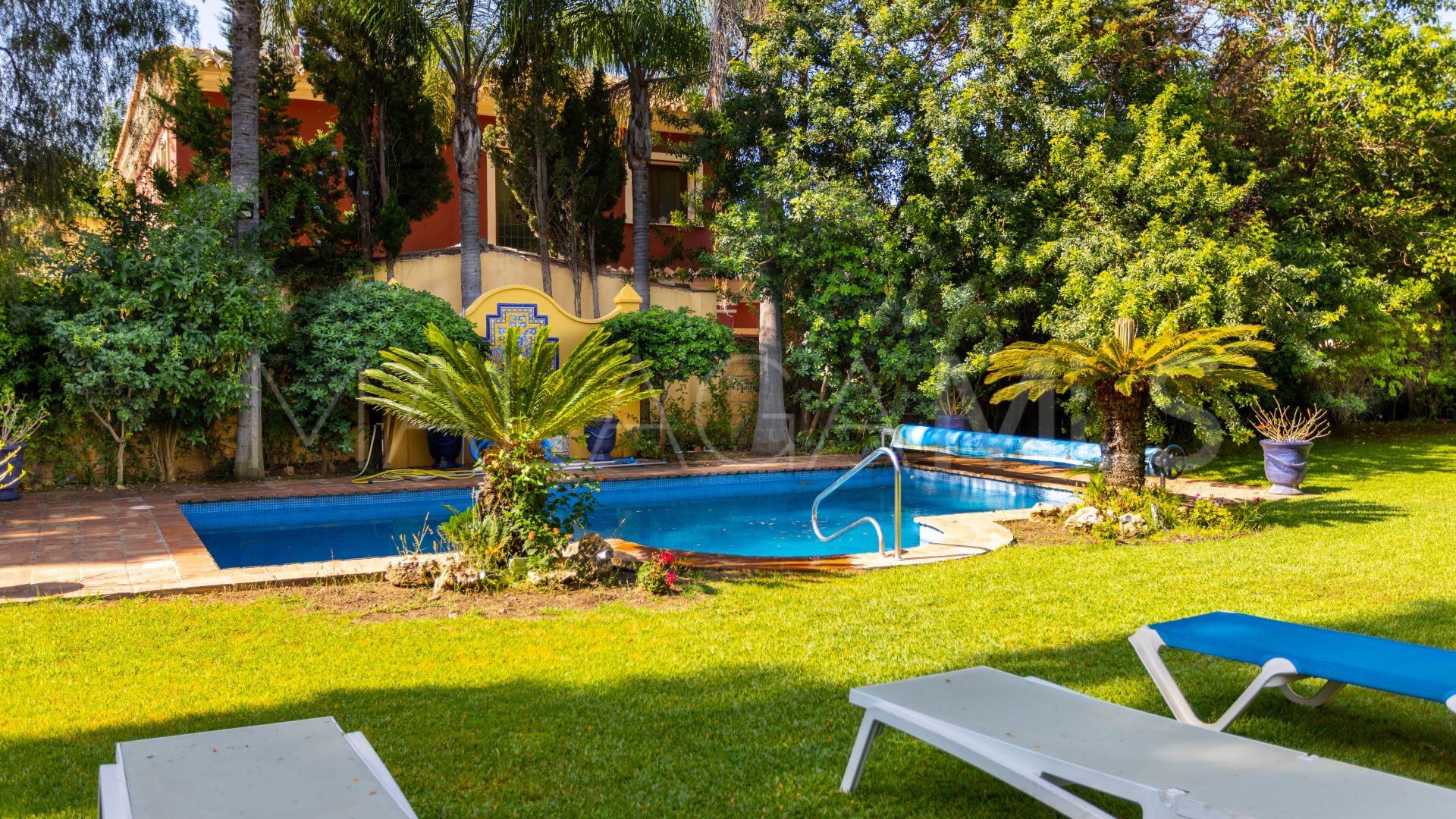 Villa for sale in Guadalmina Baja