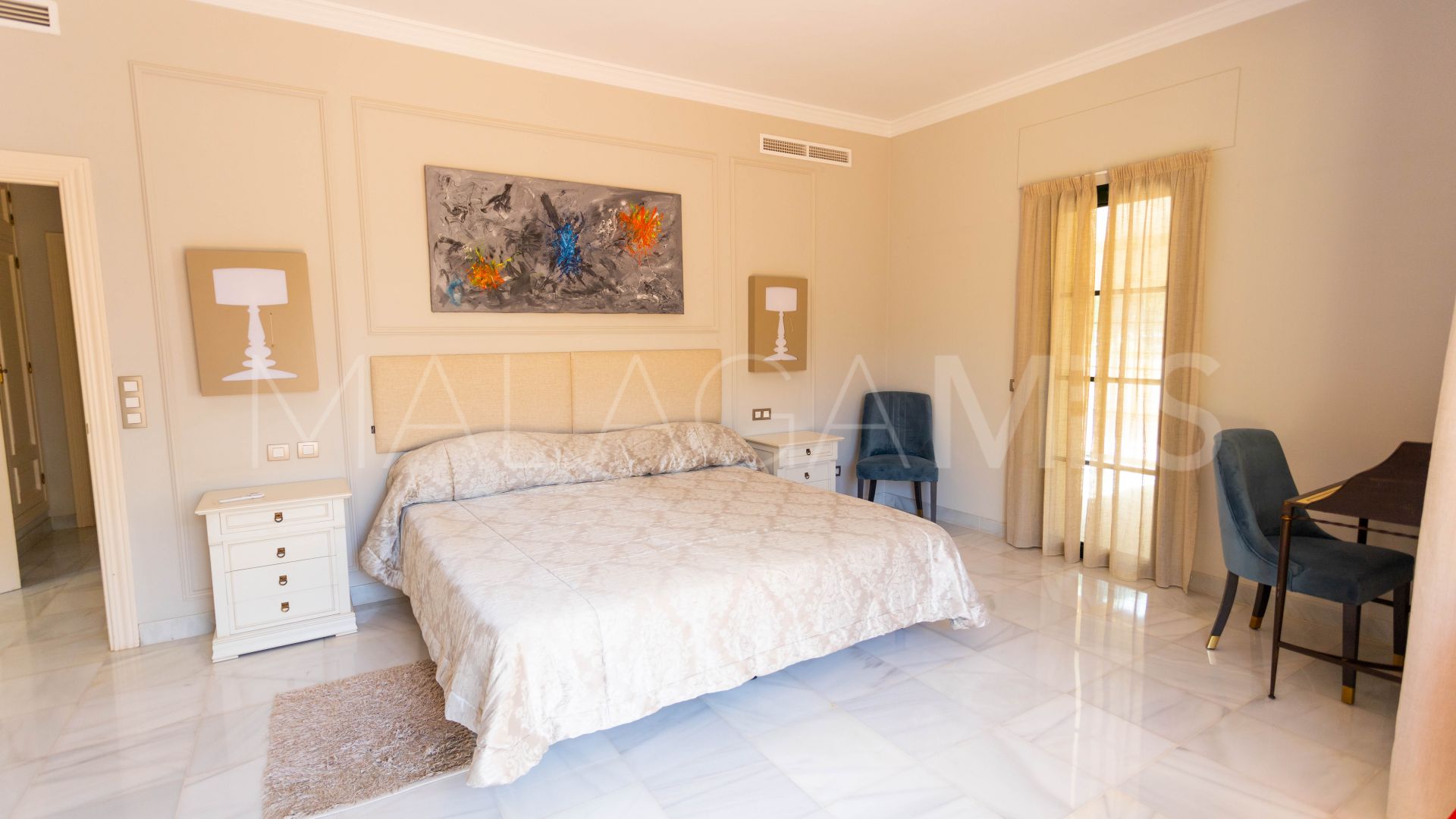 Villa for sale in Guadalmina Baja