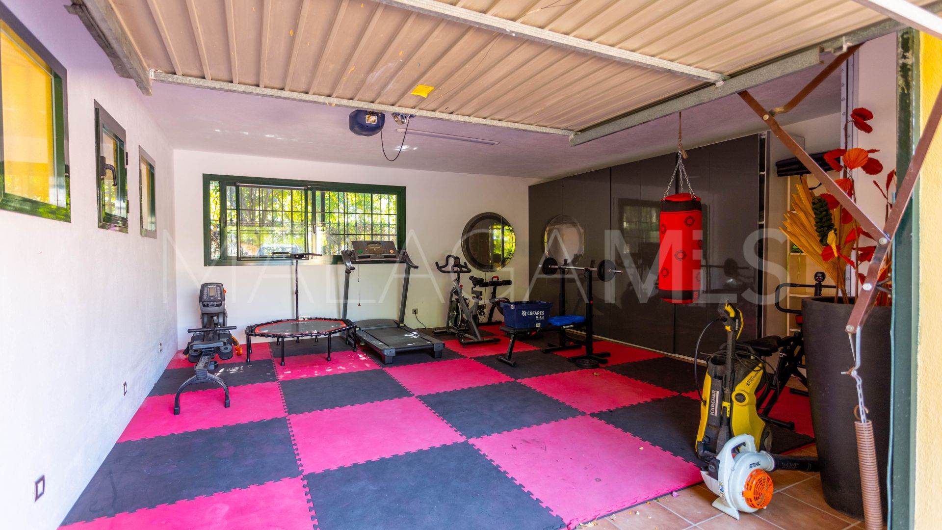 Villa for sale in Guadalmina Baja