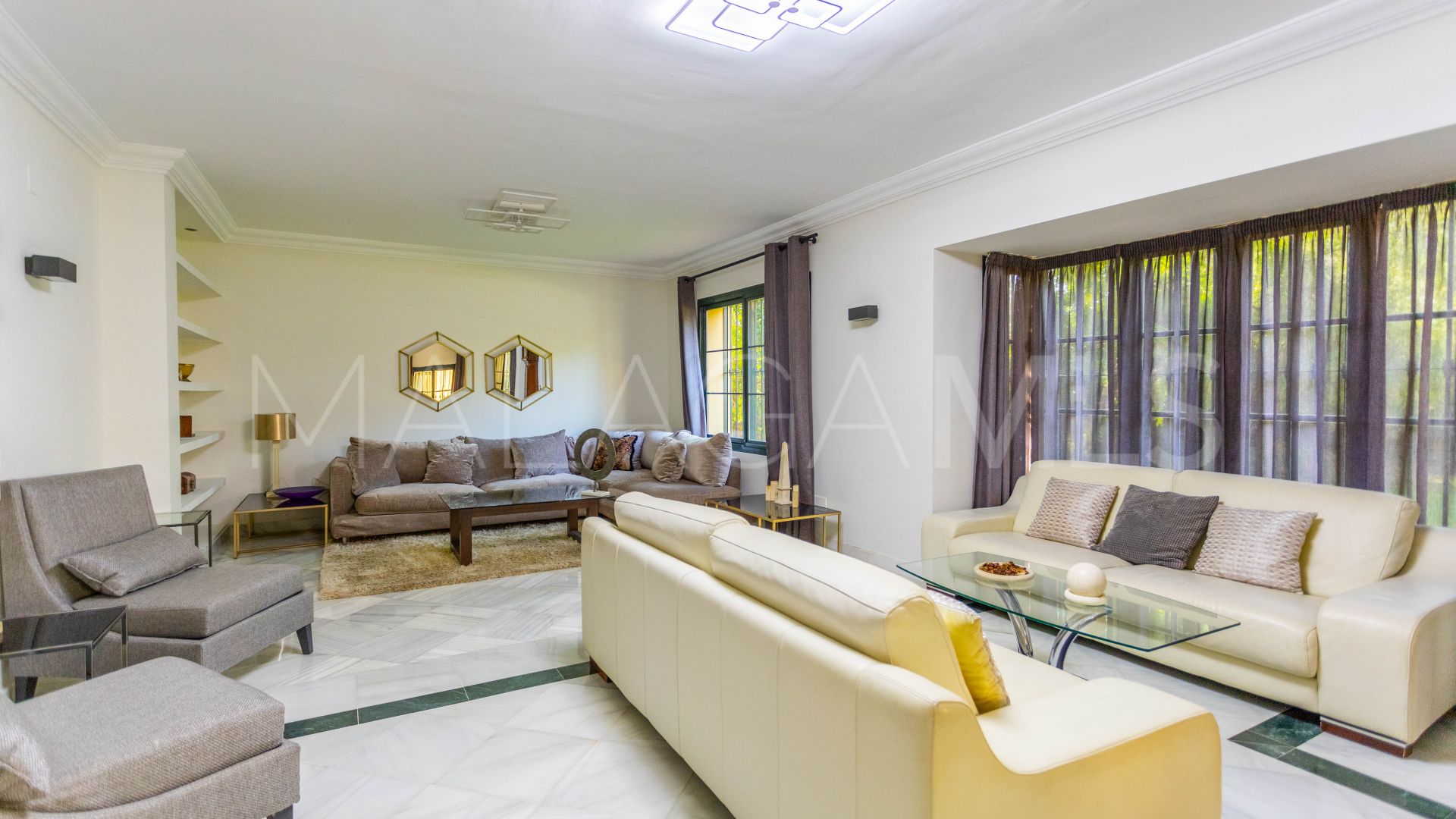 Villa for sale in Guadalmina Baja