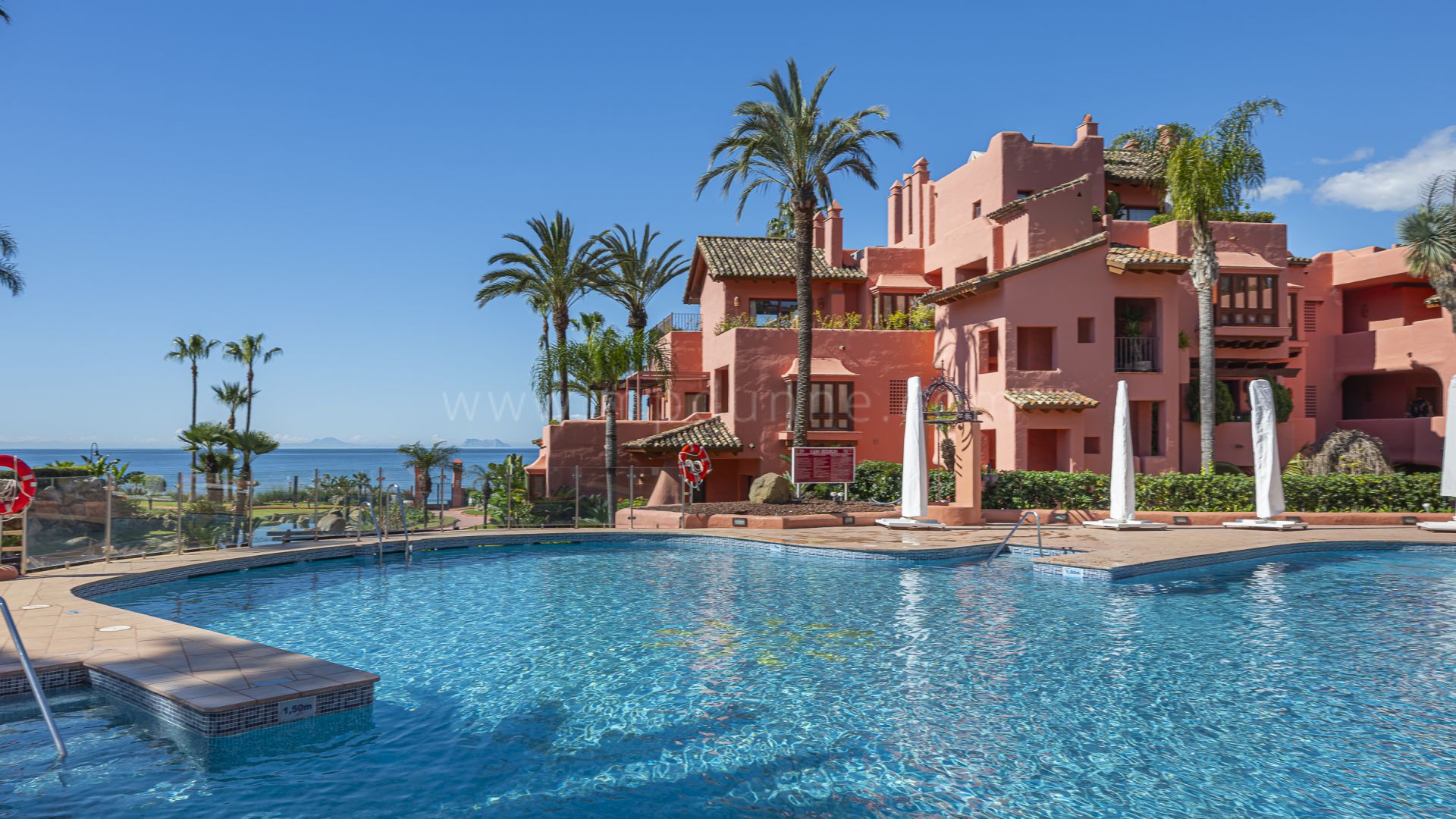 Luxury Beachfront Apartment in Cabo Bermejo, New Golden Mile