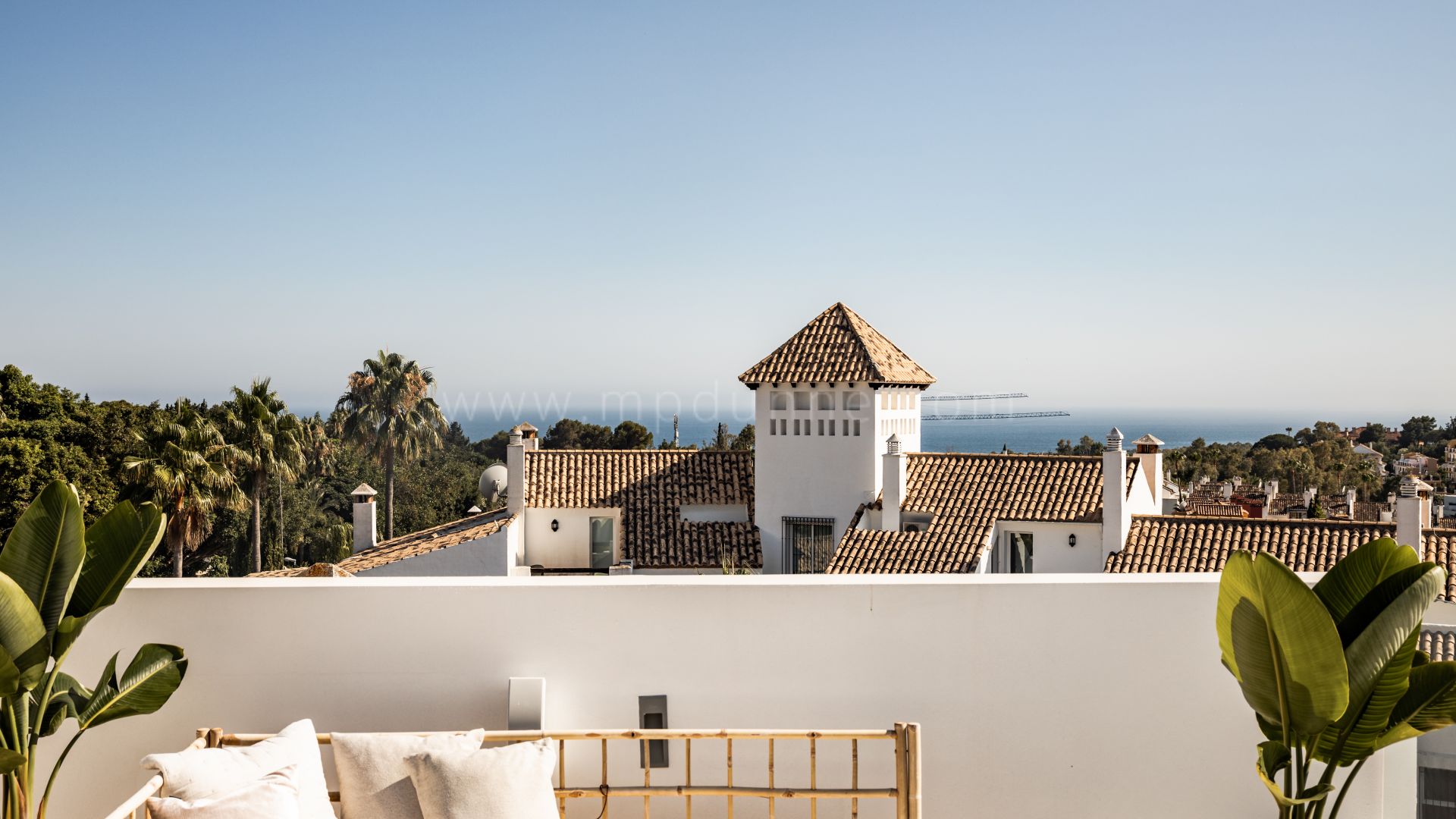 Strandnahe Villa mit Meer und Bergblick Goldene Meile